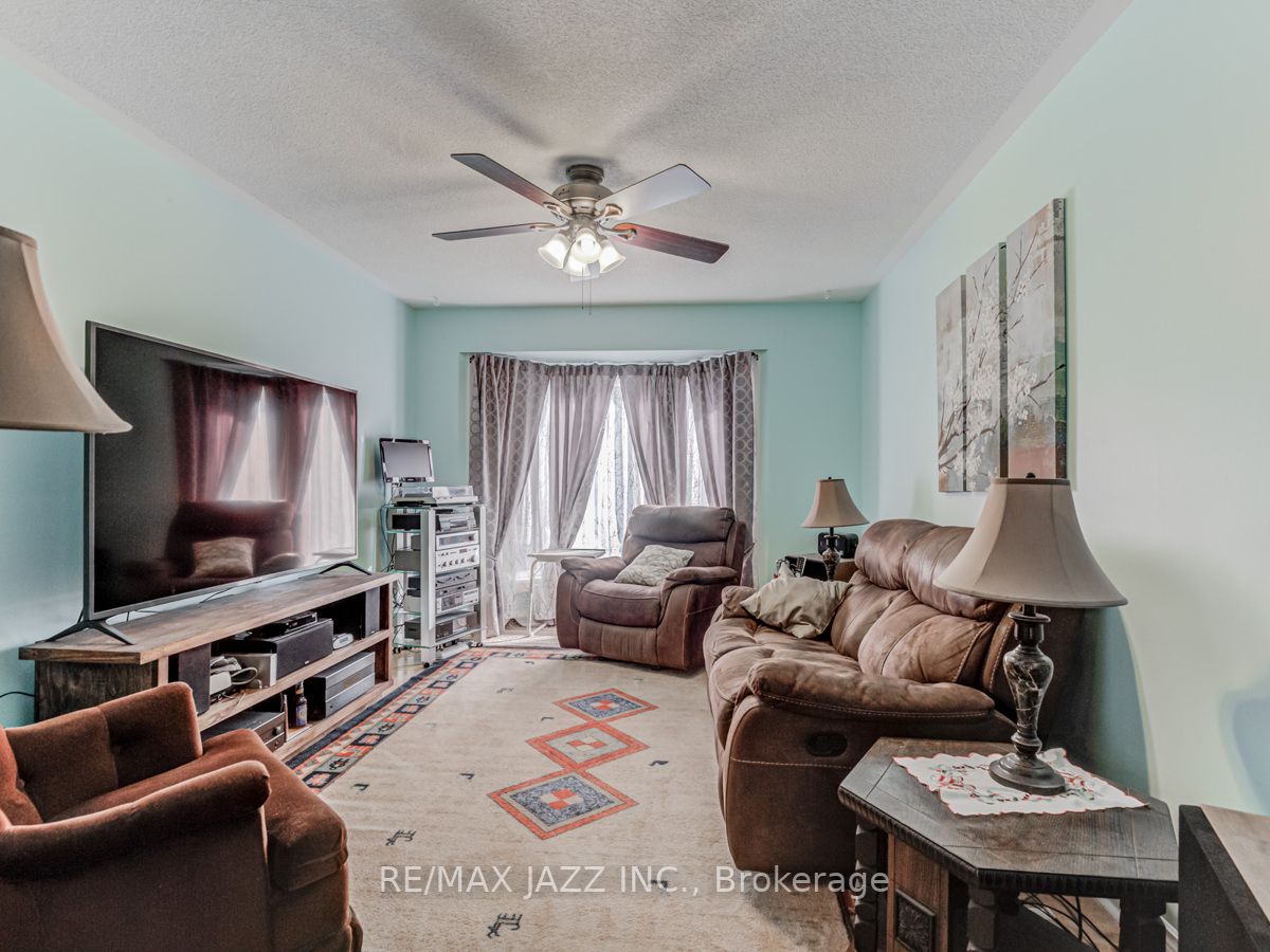 86 Rhonda Blvd