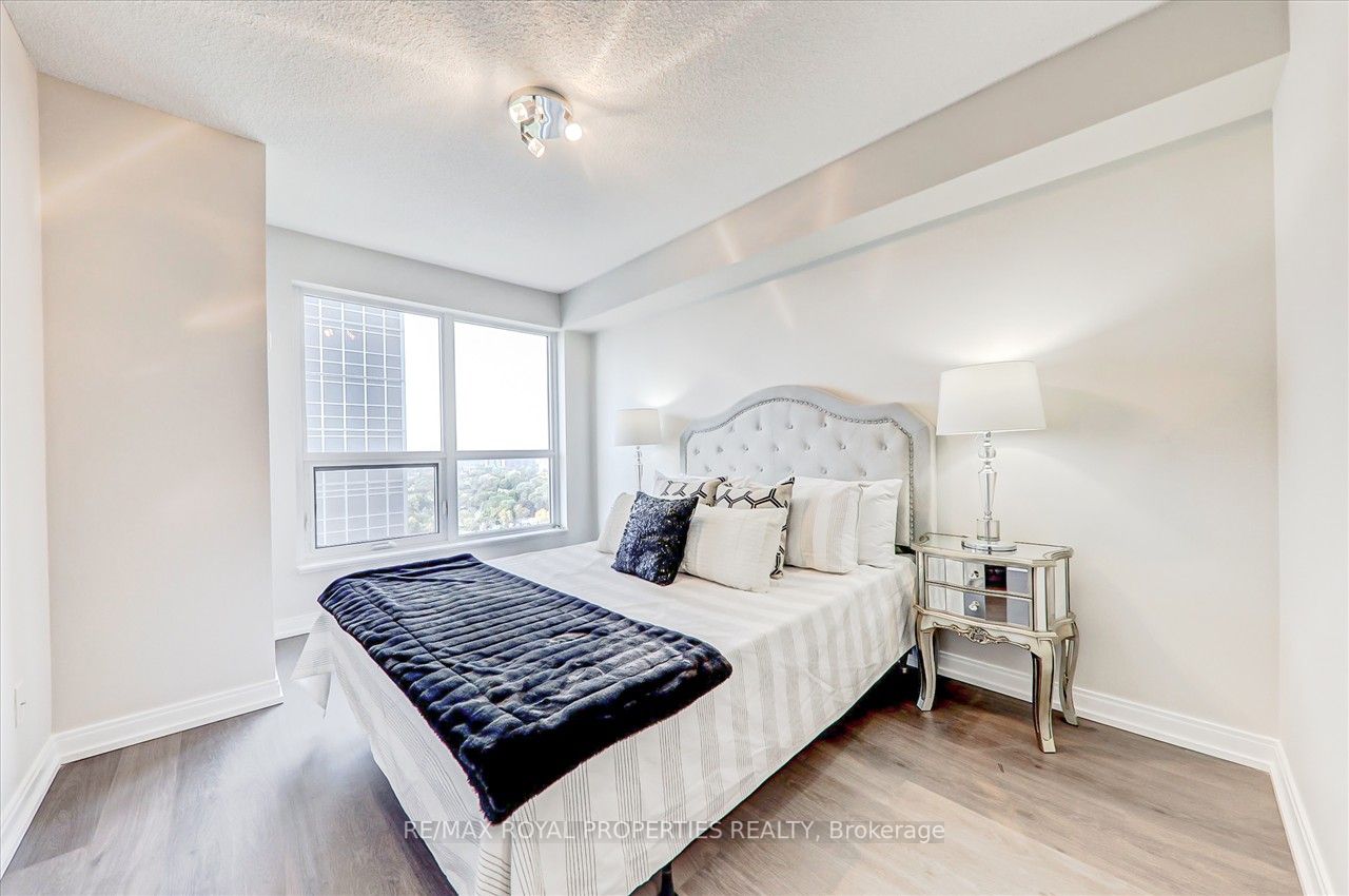 255 Village Green Sq, #2103