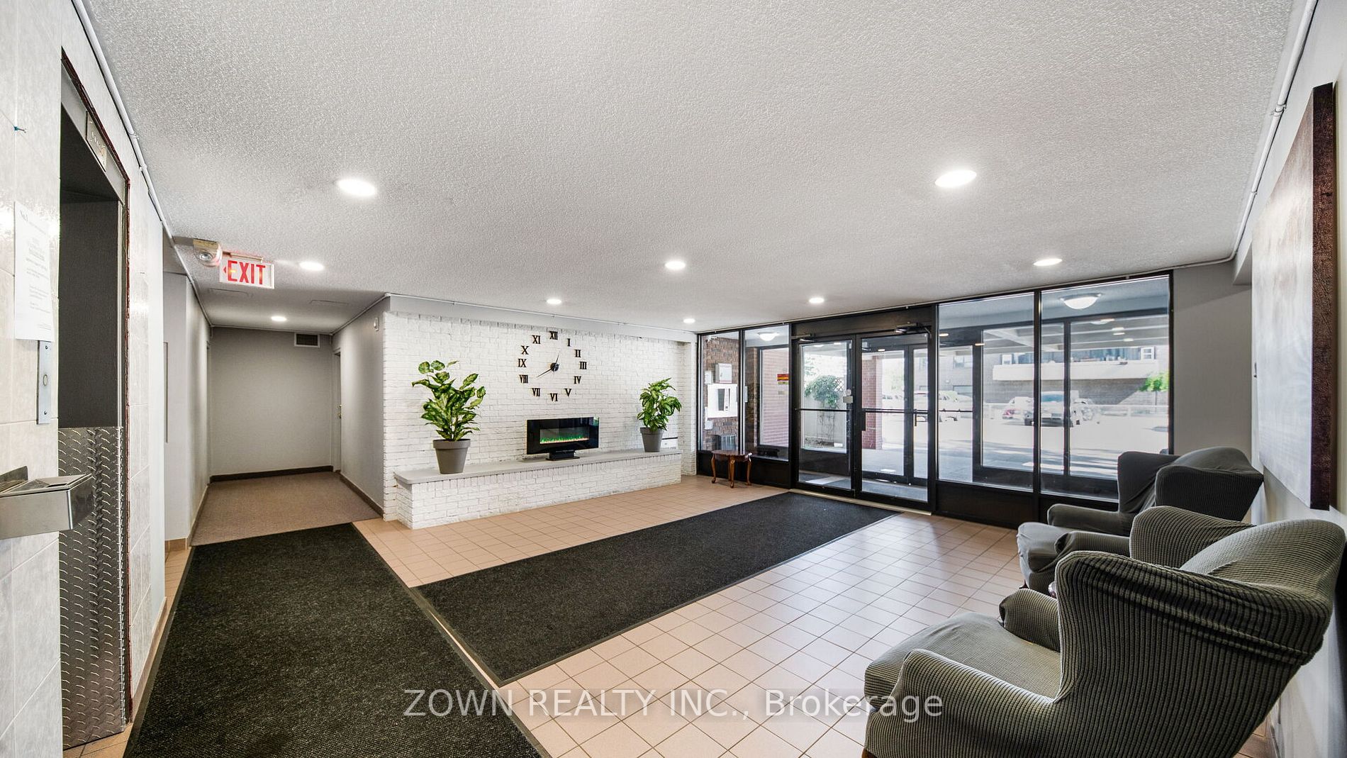 131 Taunton Rd E, #404