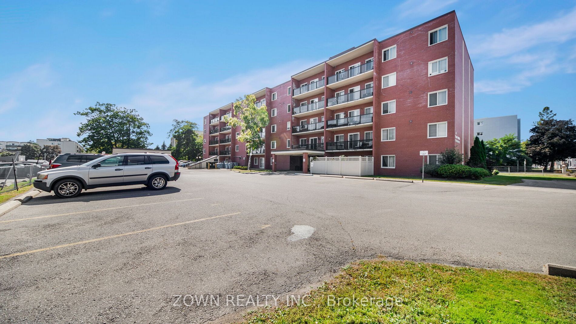 131 Taunton Rd E, #404