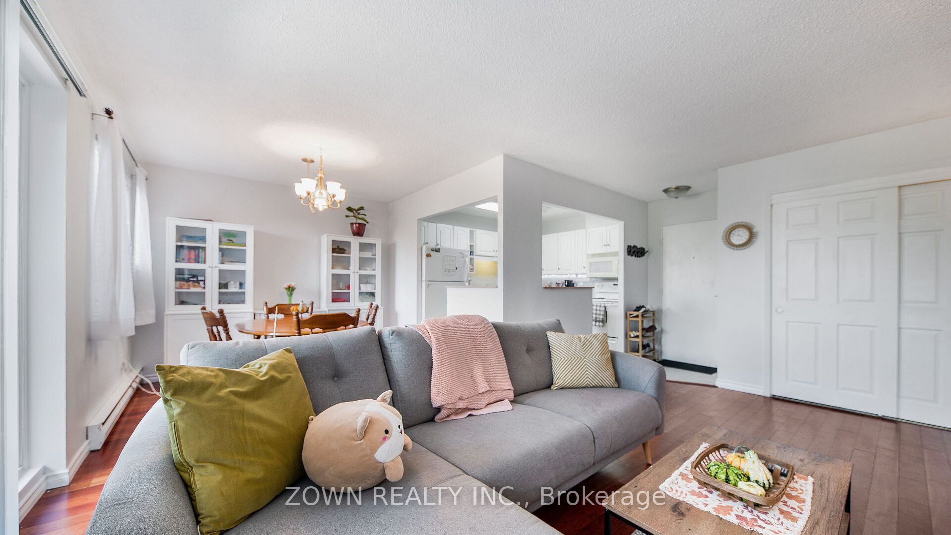 131 Taunton Rd E, #404