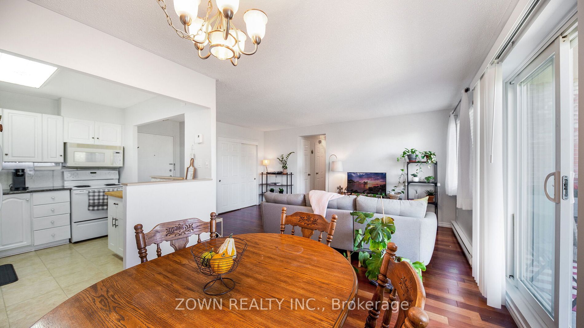 131 Taunton Rd E, #404