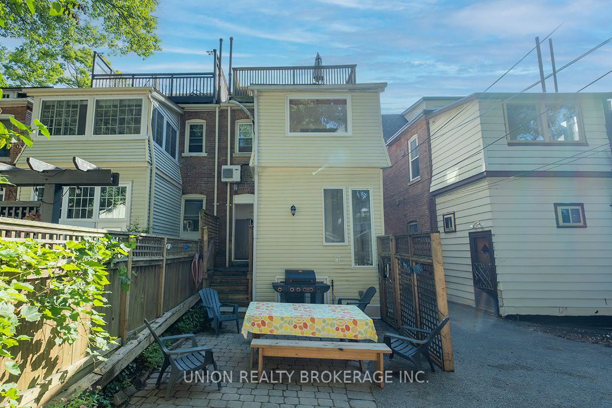 22 Scarborough Rd