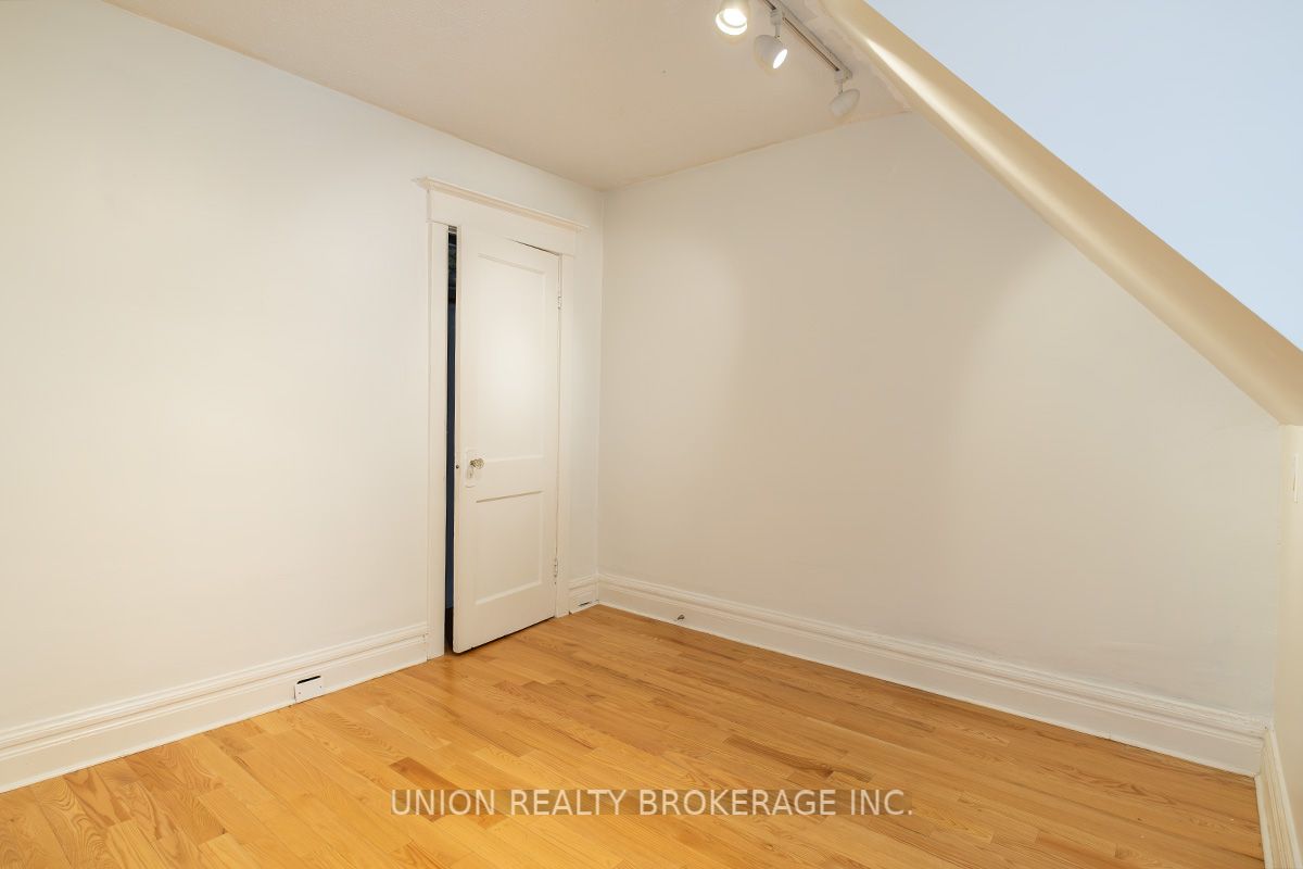 22 Scarborough Rd