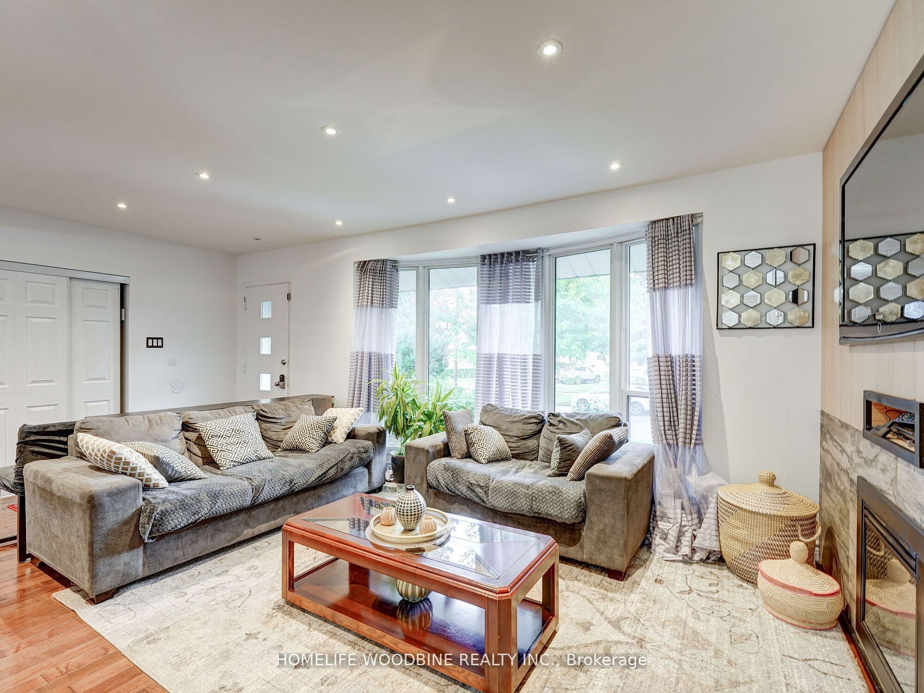 15 Woodgarden Crescent