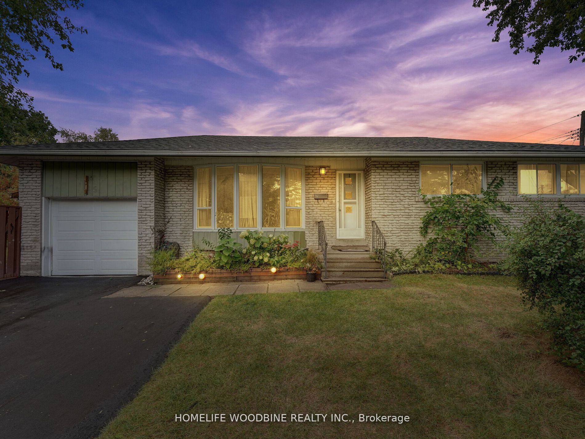 15 Woodgarden Crescent