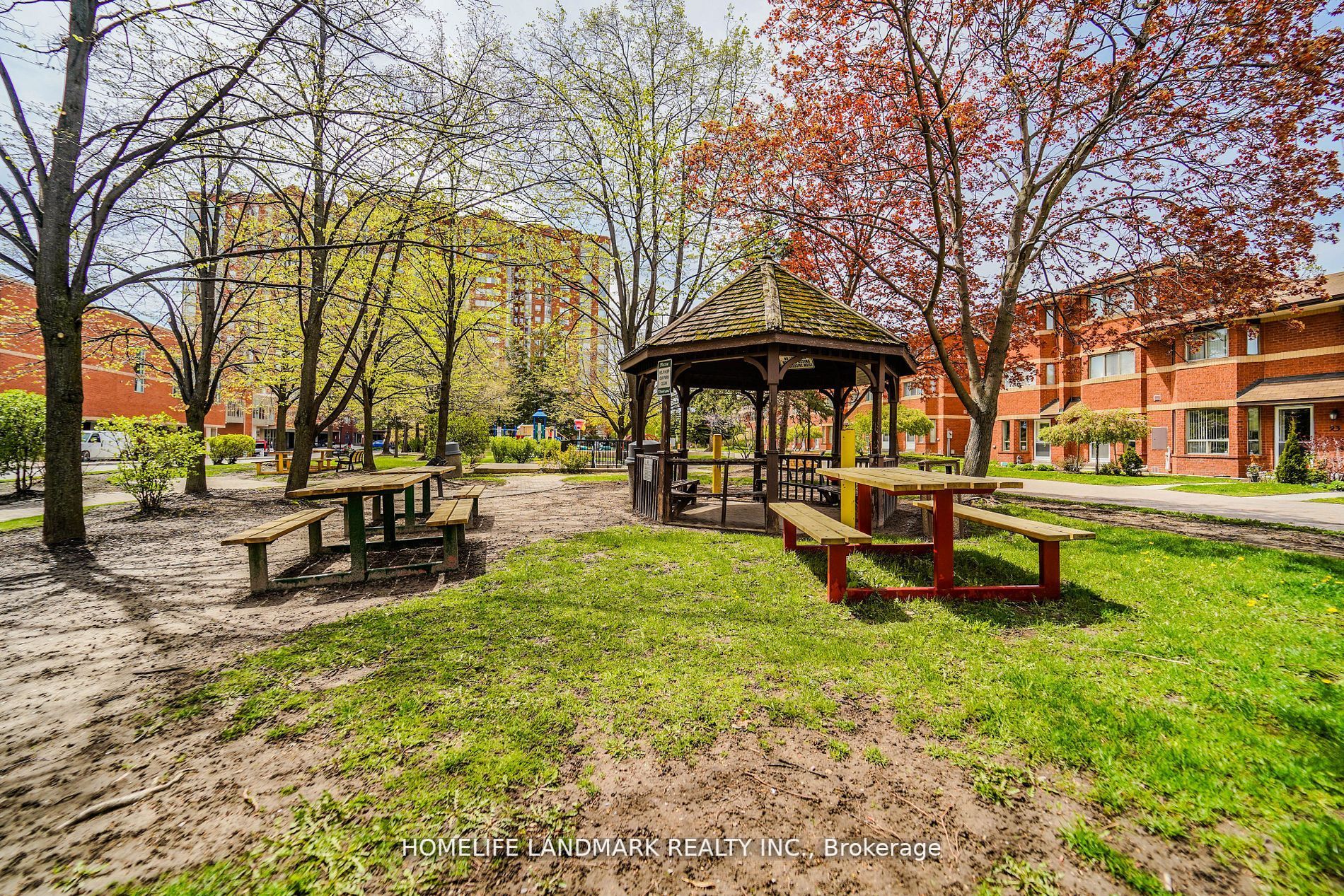 2466 Eglinton Avenue E, #718