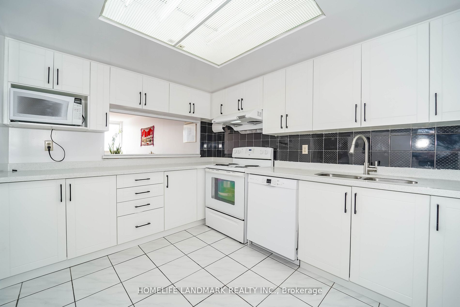 2466 Eglinton Avenue E, #718