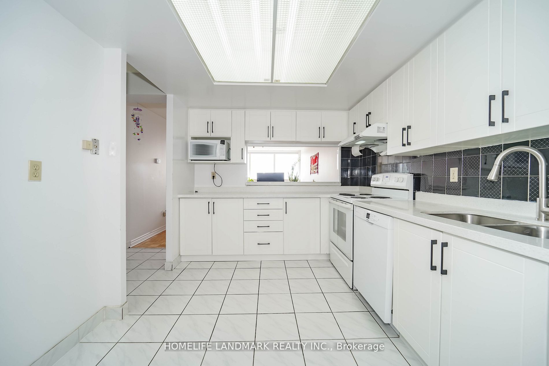 2466 Eglinton Avenue E, #718