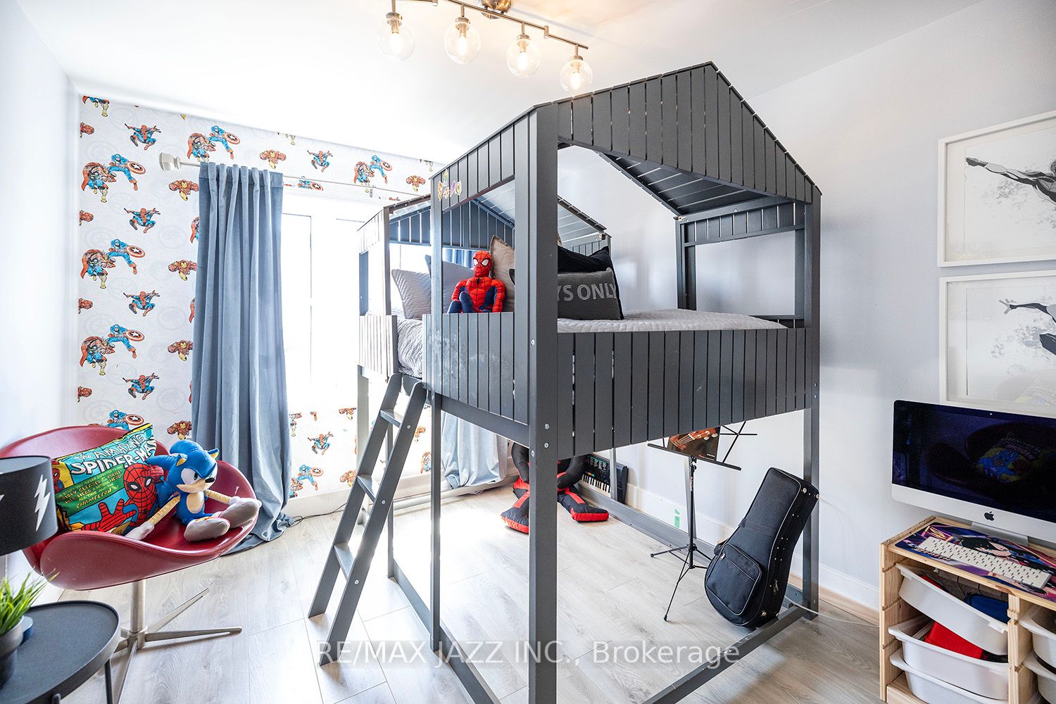 21 Brent Cres