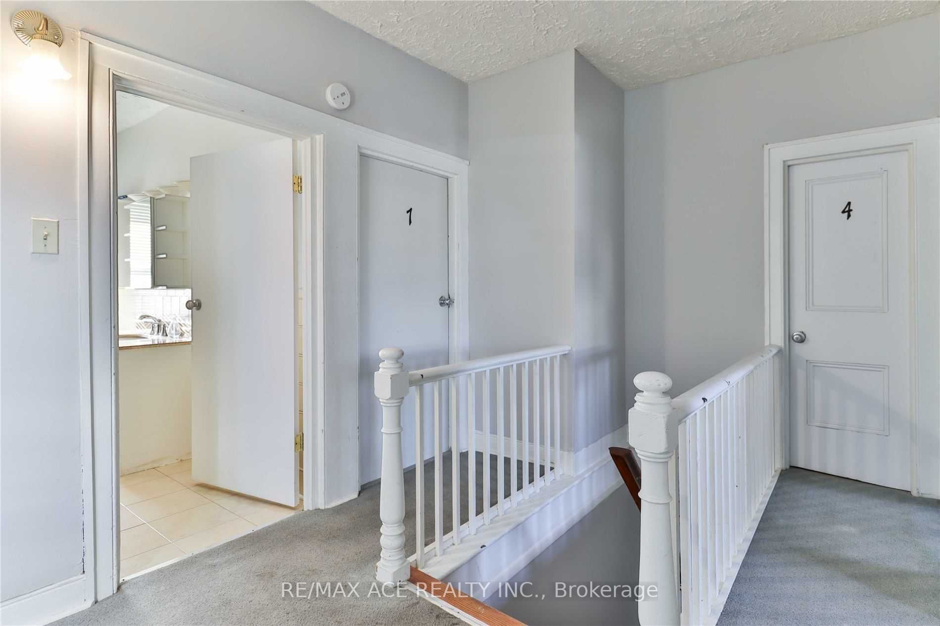 62 Church St S