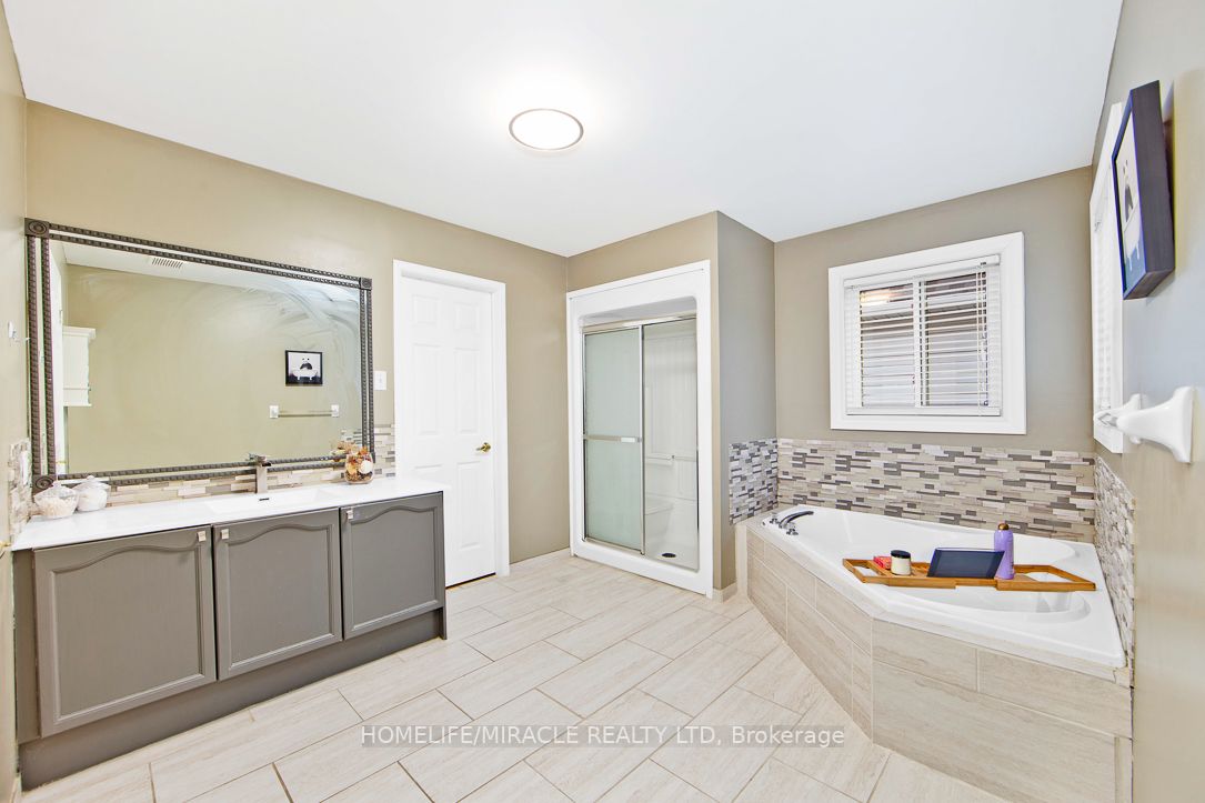 54 Sprucewood Cres