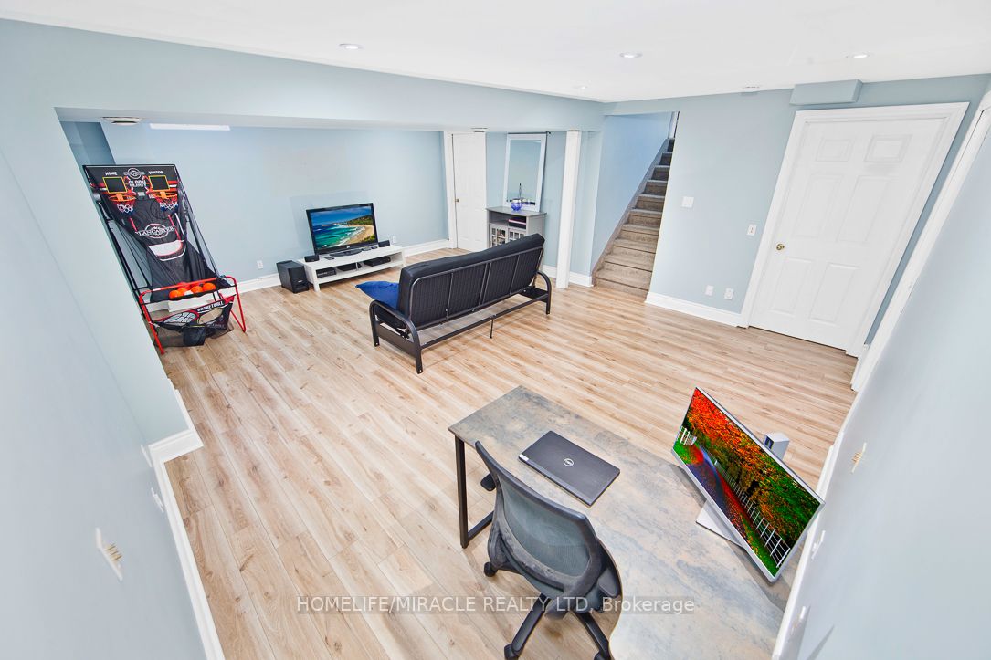 54 Sprucewood Cres