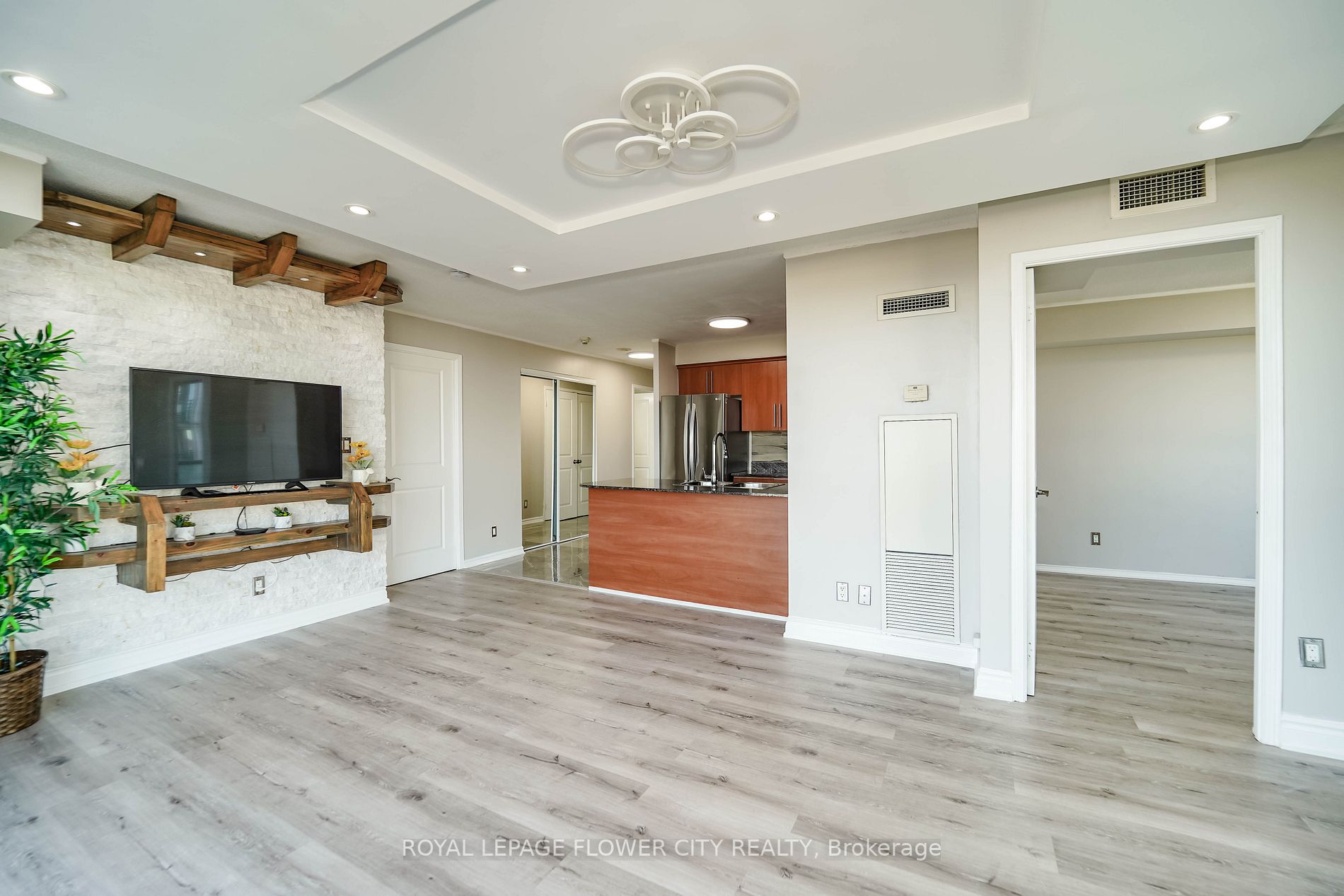 8 Rosebank Drive, #6L
