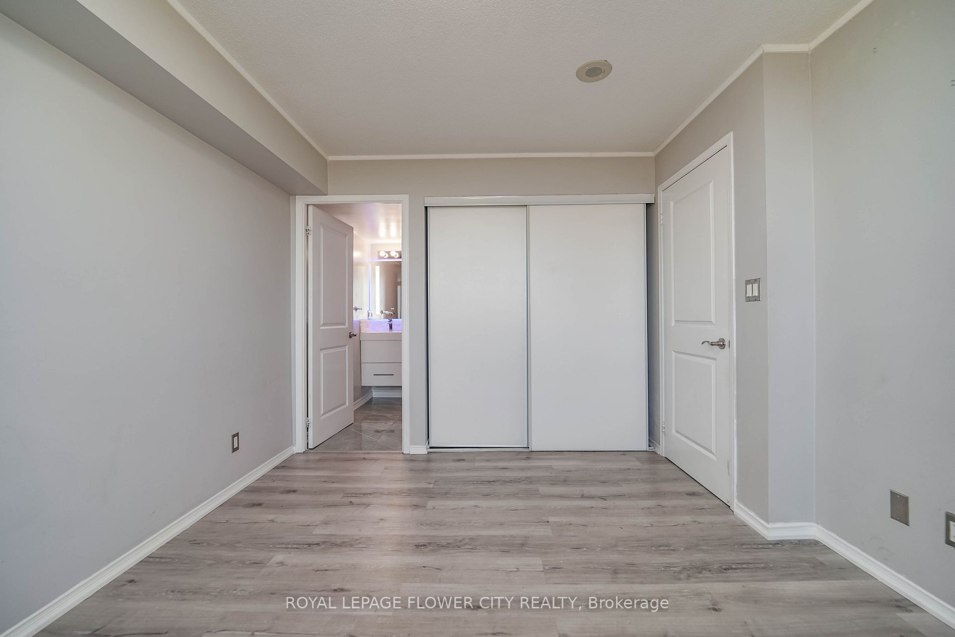 8 Rosebank Drive, #6L