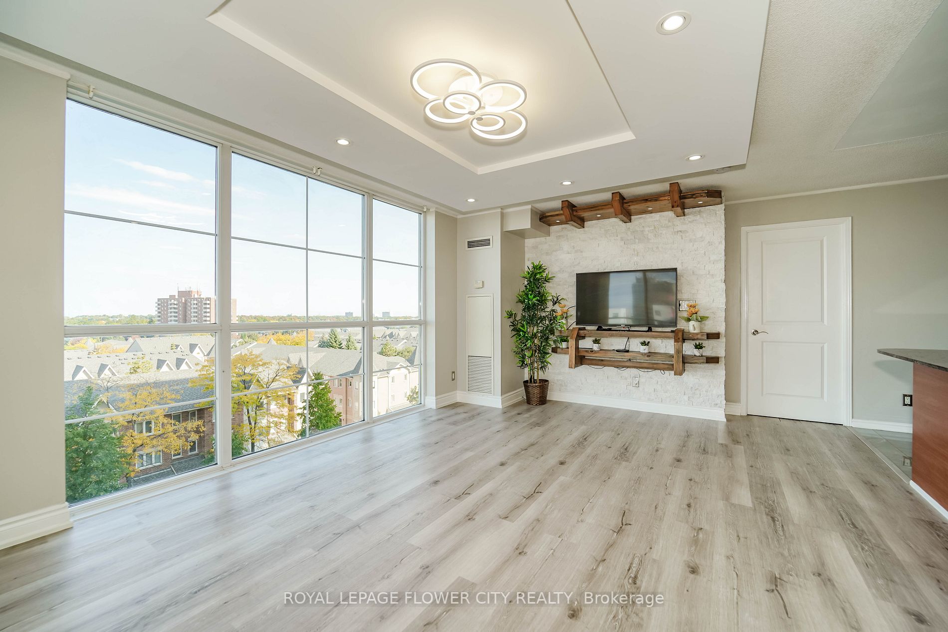 8 Rosebank Drive, #6L