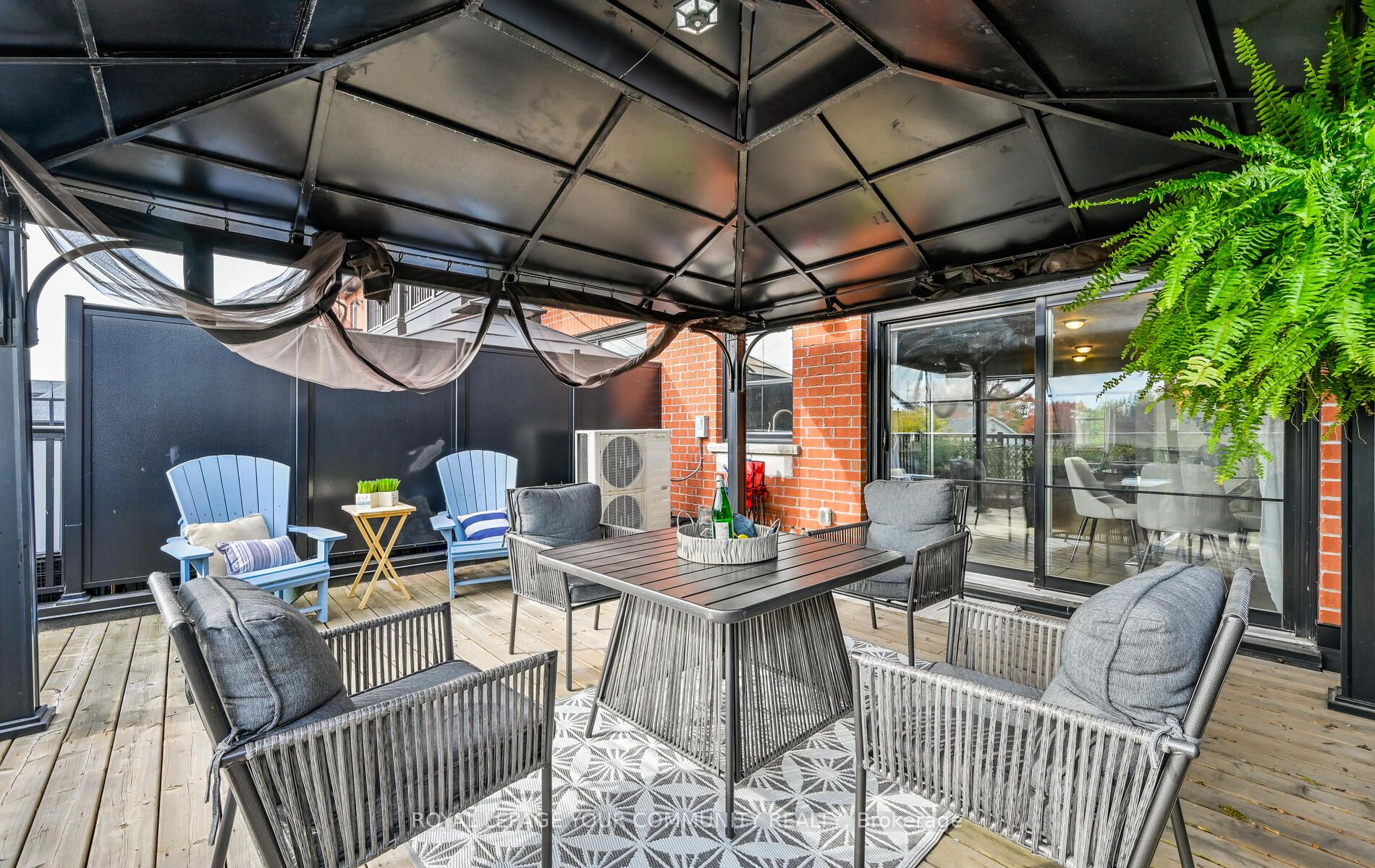 17 Baldwin Street N, #205