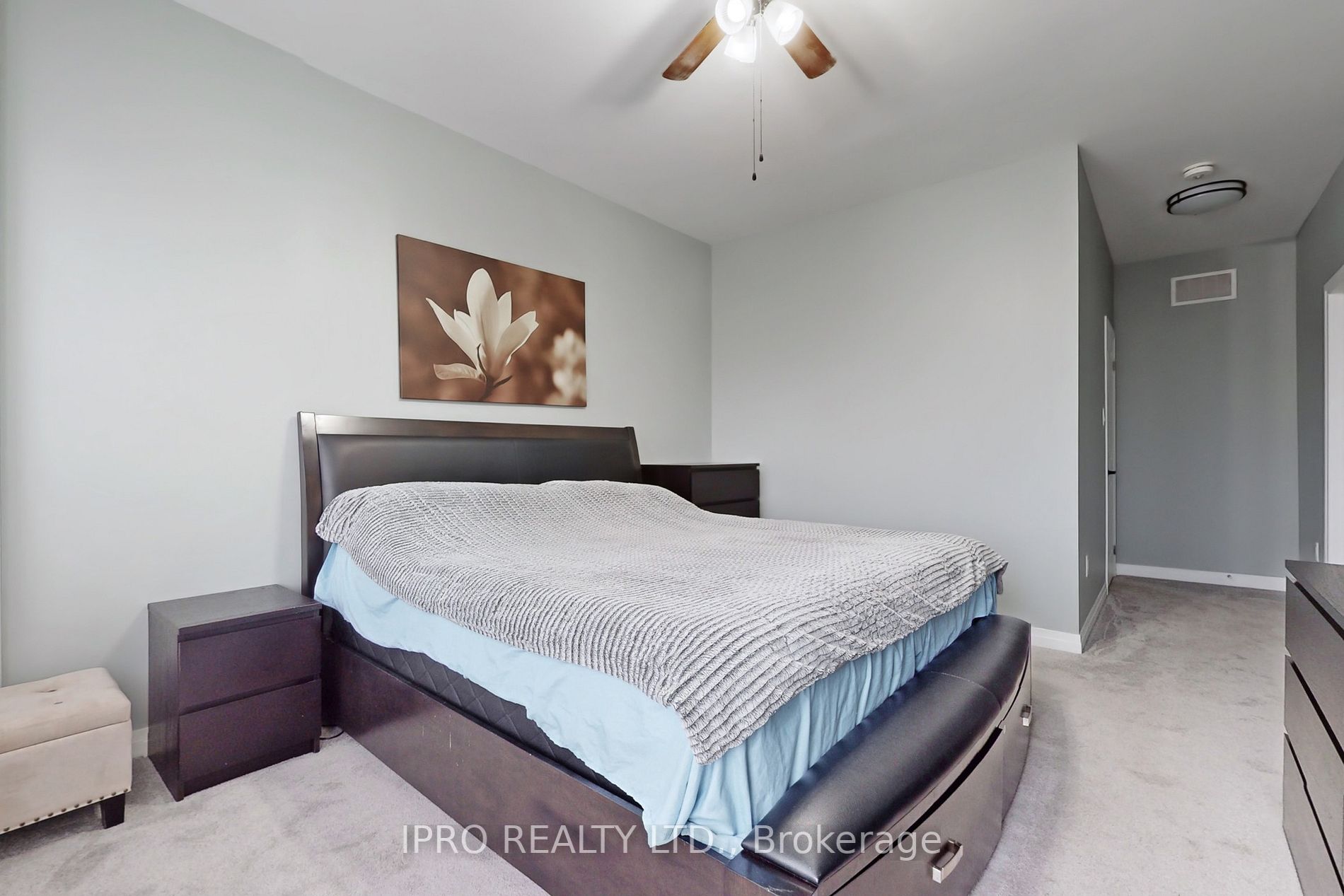 27 Clarington Blvd