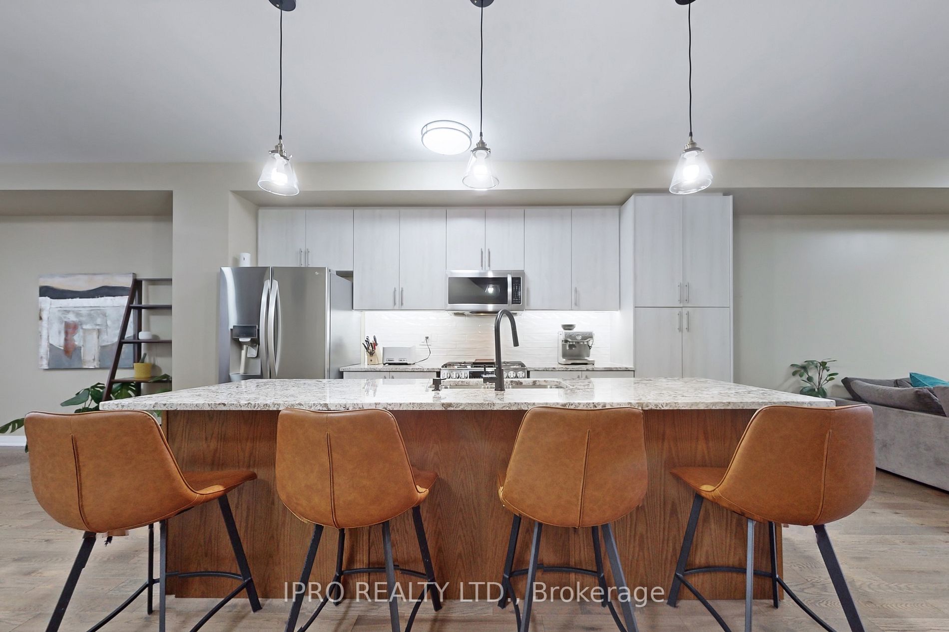 27 Clarington Blvd