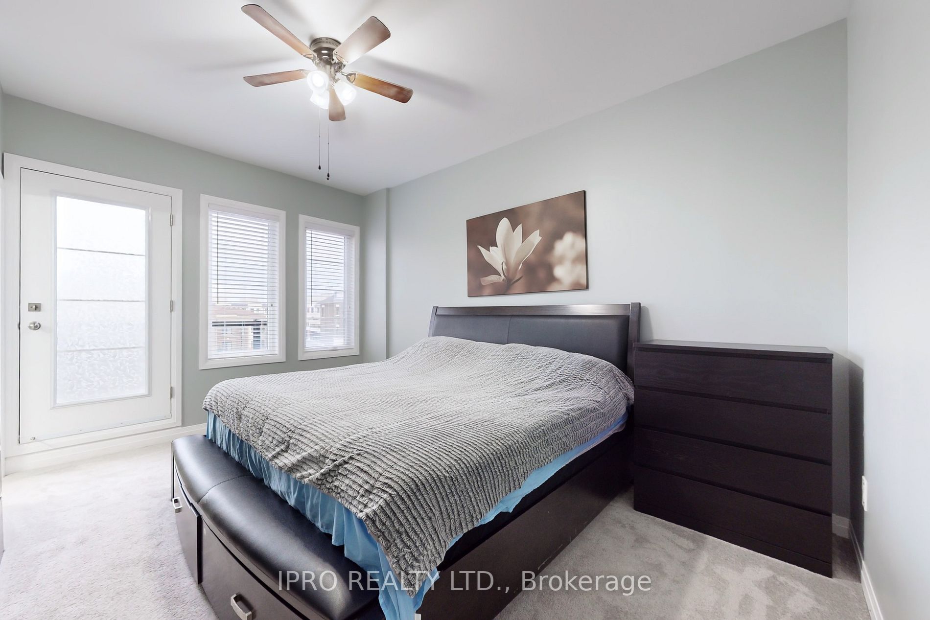 27 Clarington Blvd