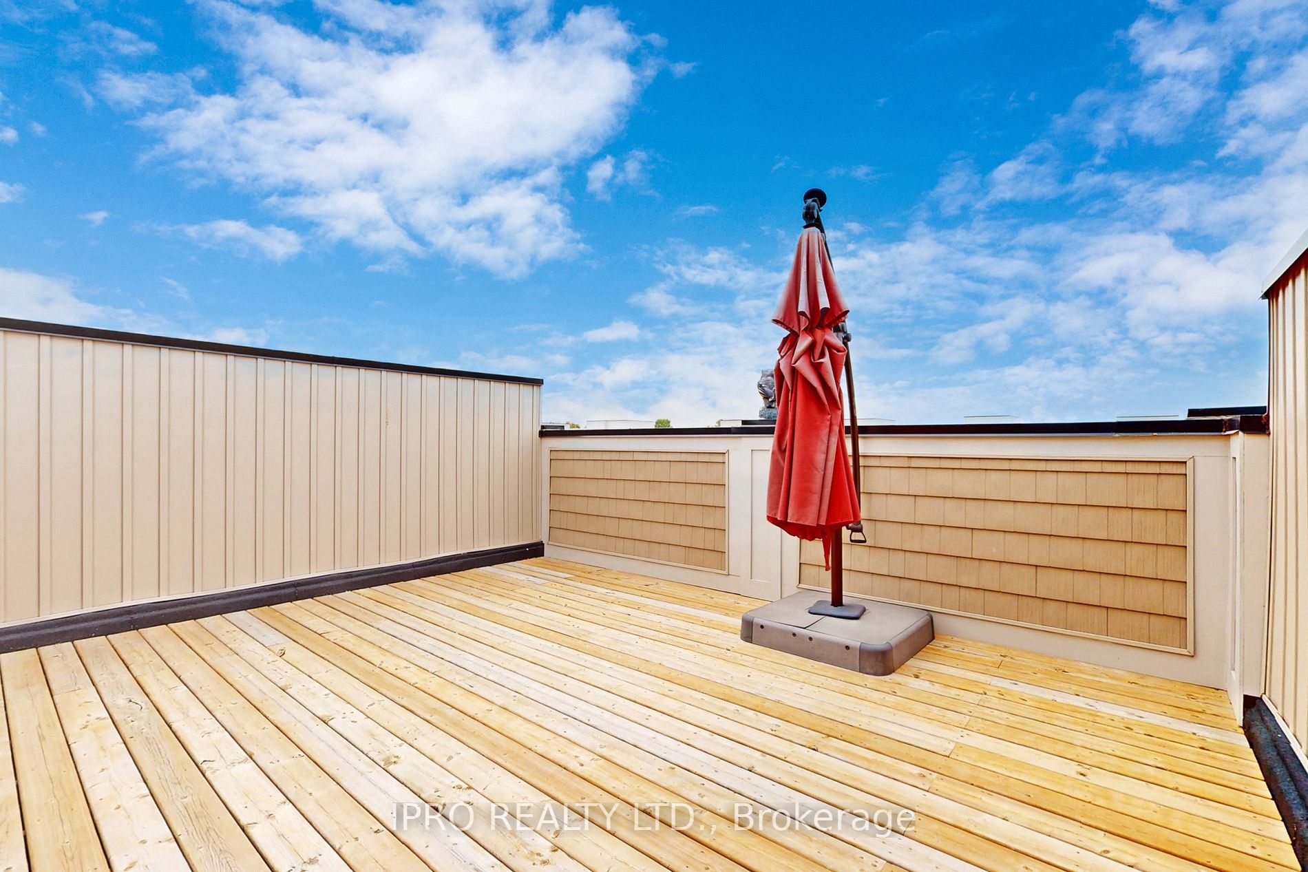 27 Clarington Blvd