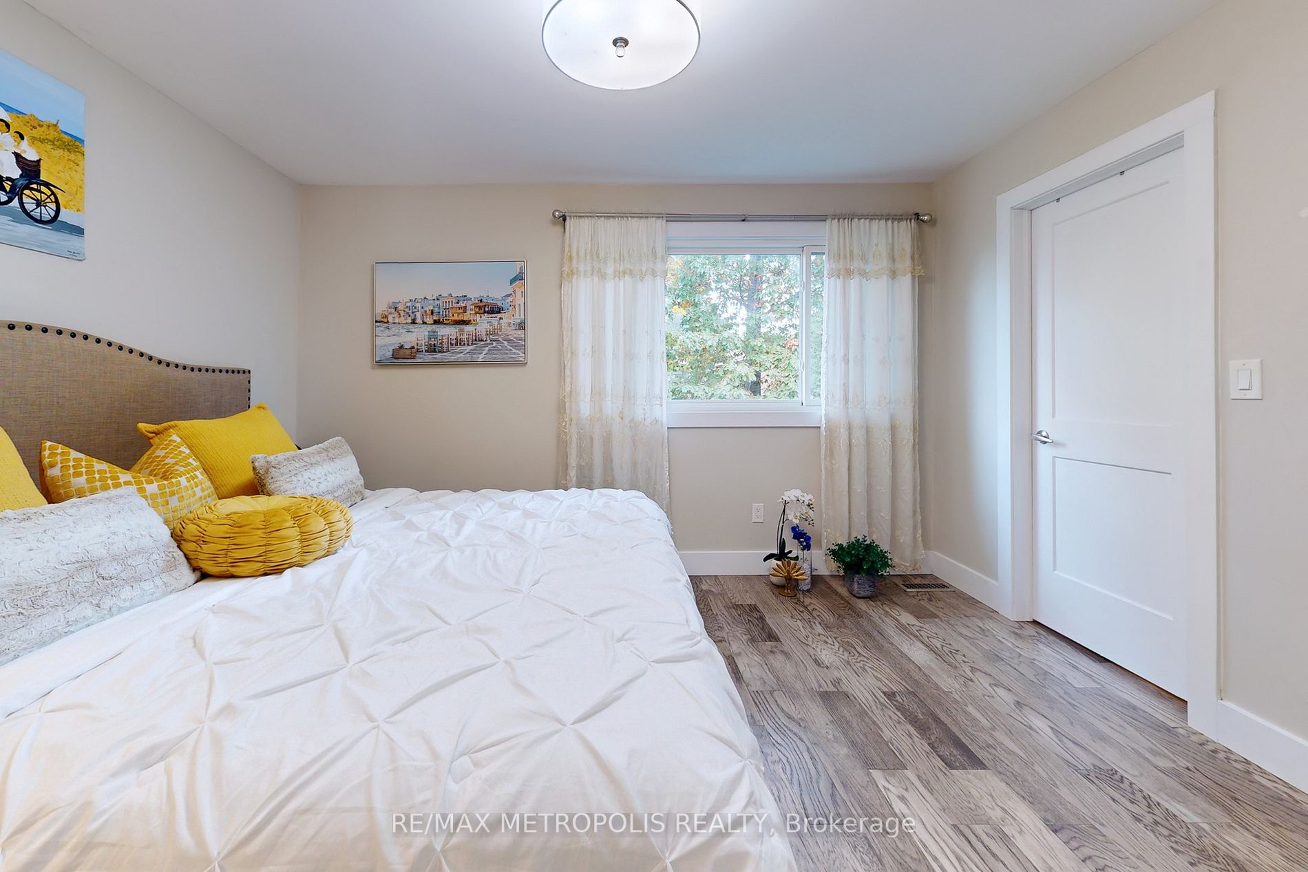 119 Deanscroft Sq