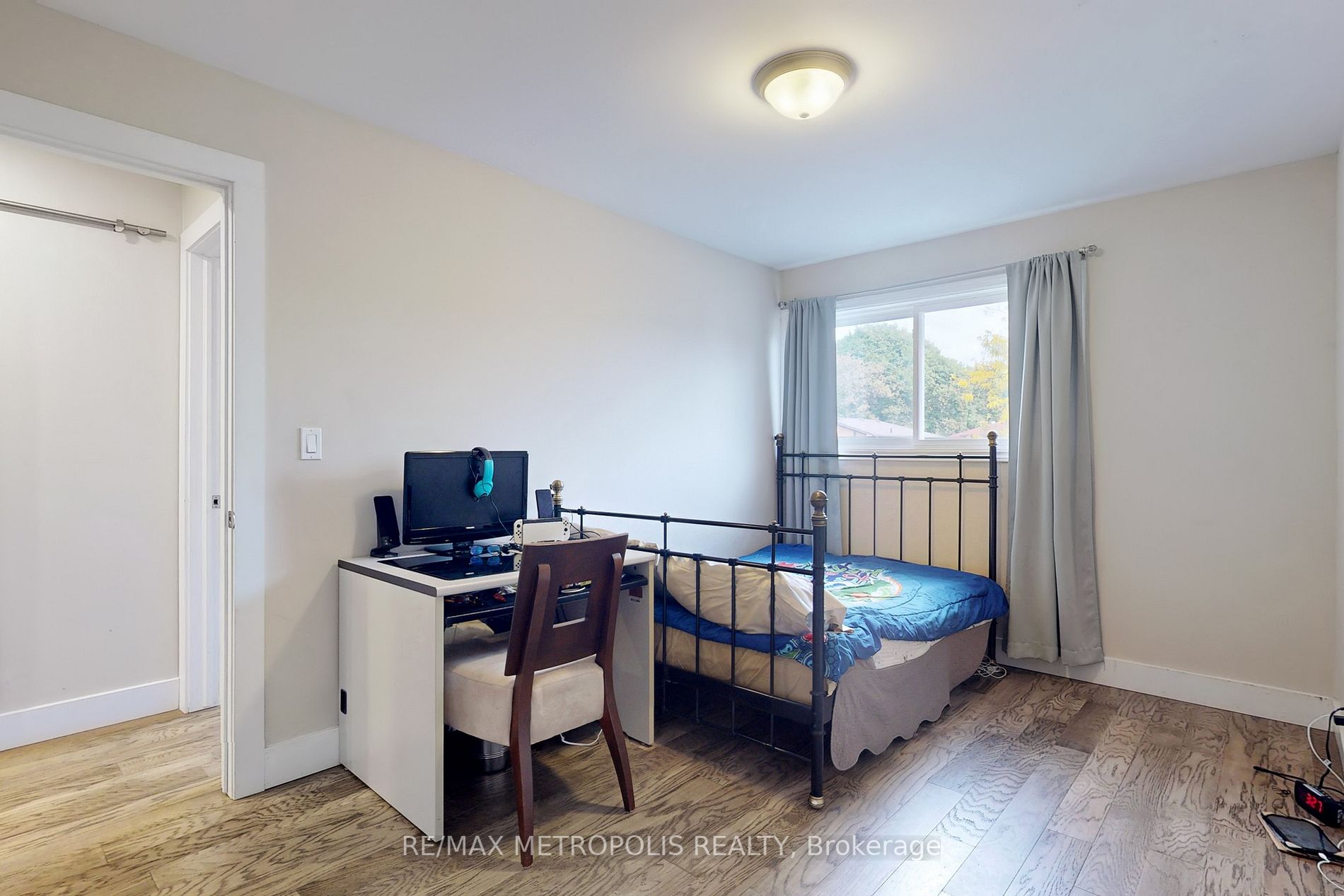119 Deanscroft Sq