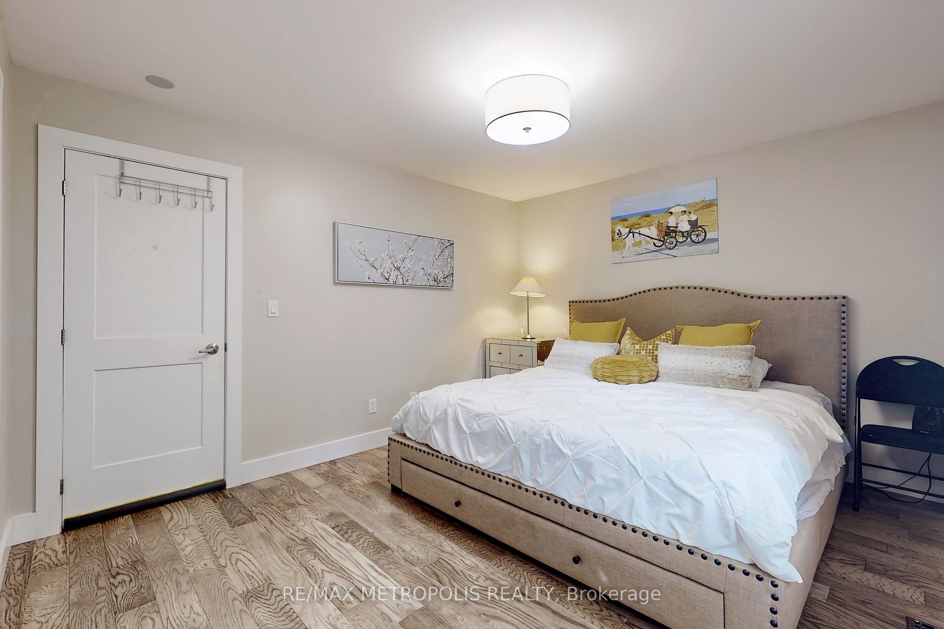 119 Deanscroft Sq