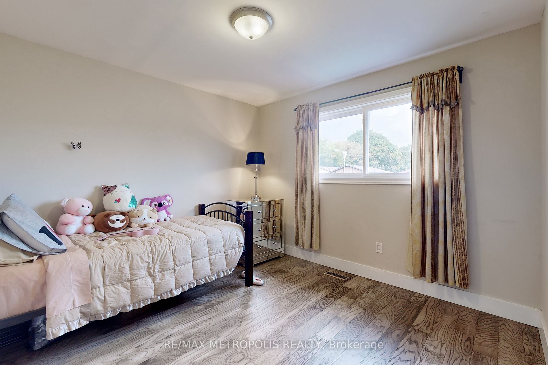 119 Deanscroft Sq
