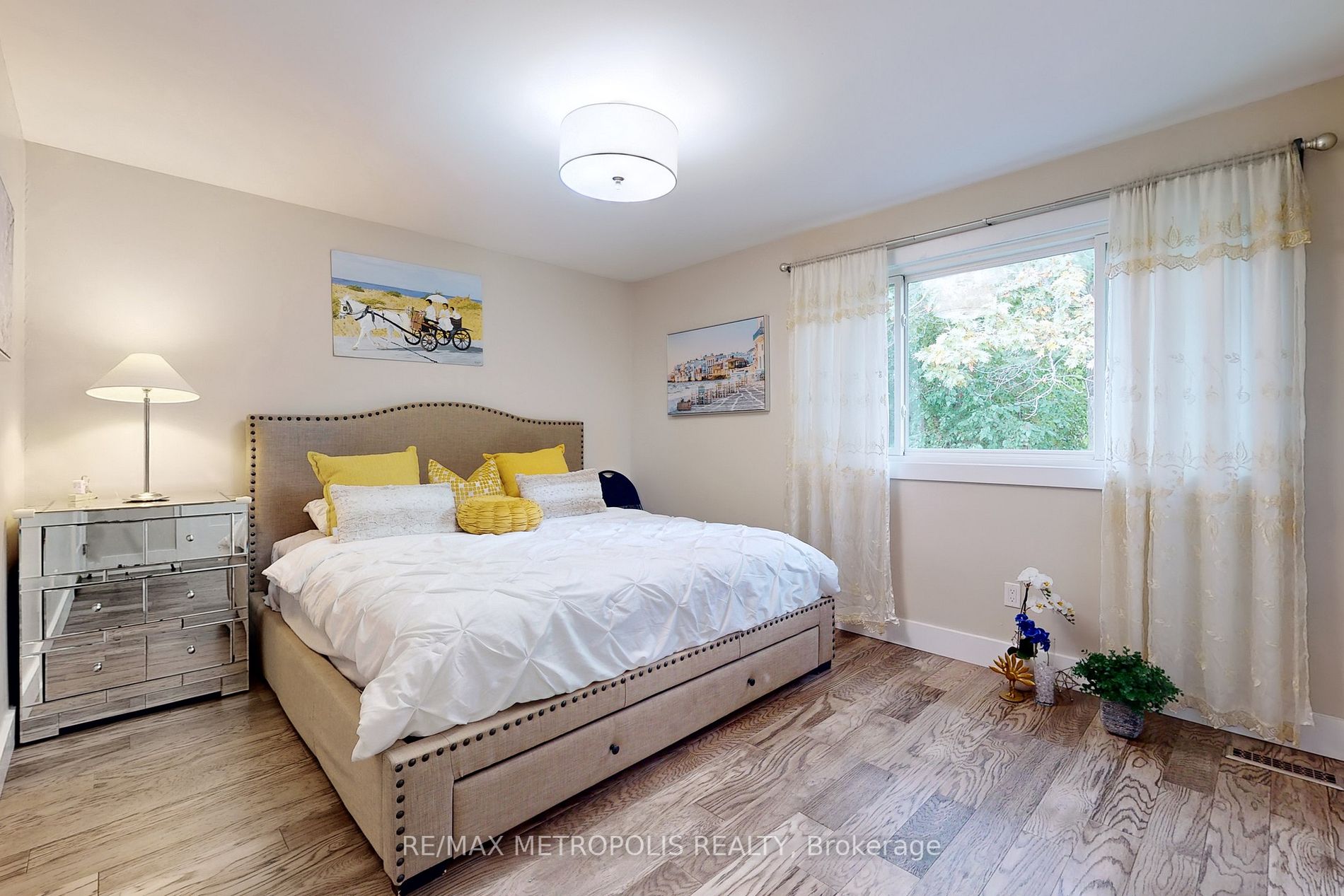 119 Deanscroft Sq