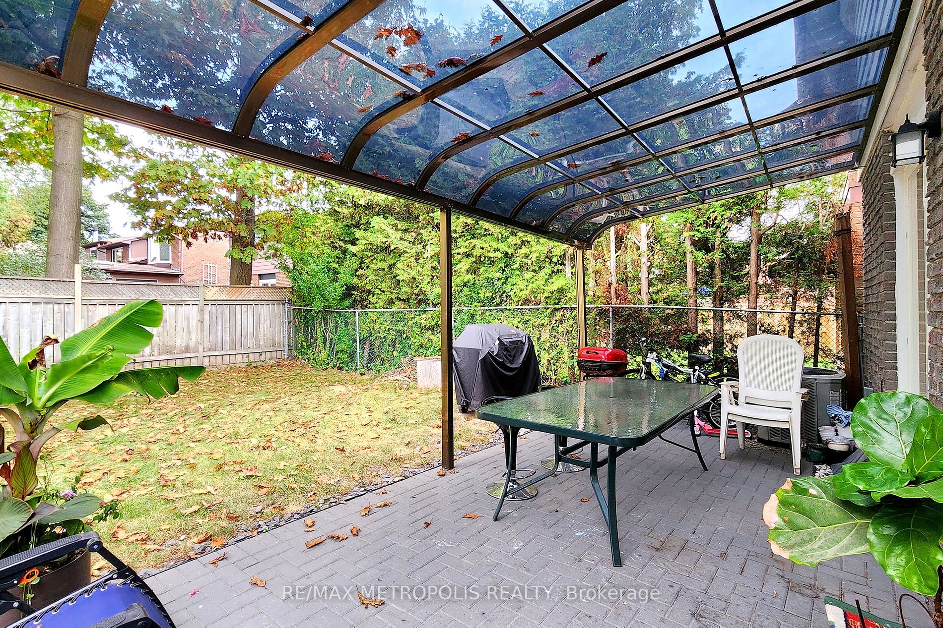 119 Deanscroft Sq