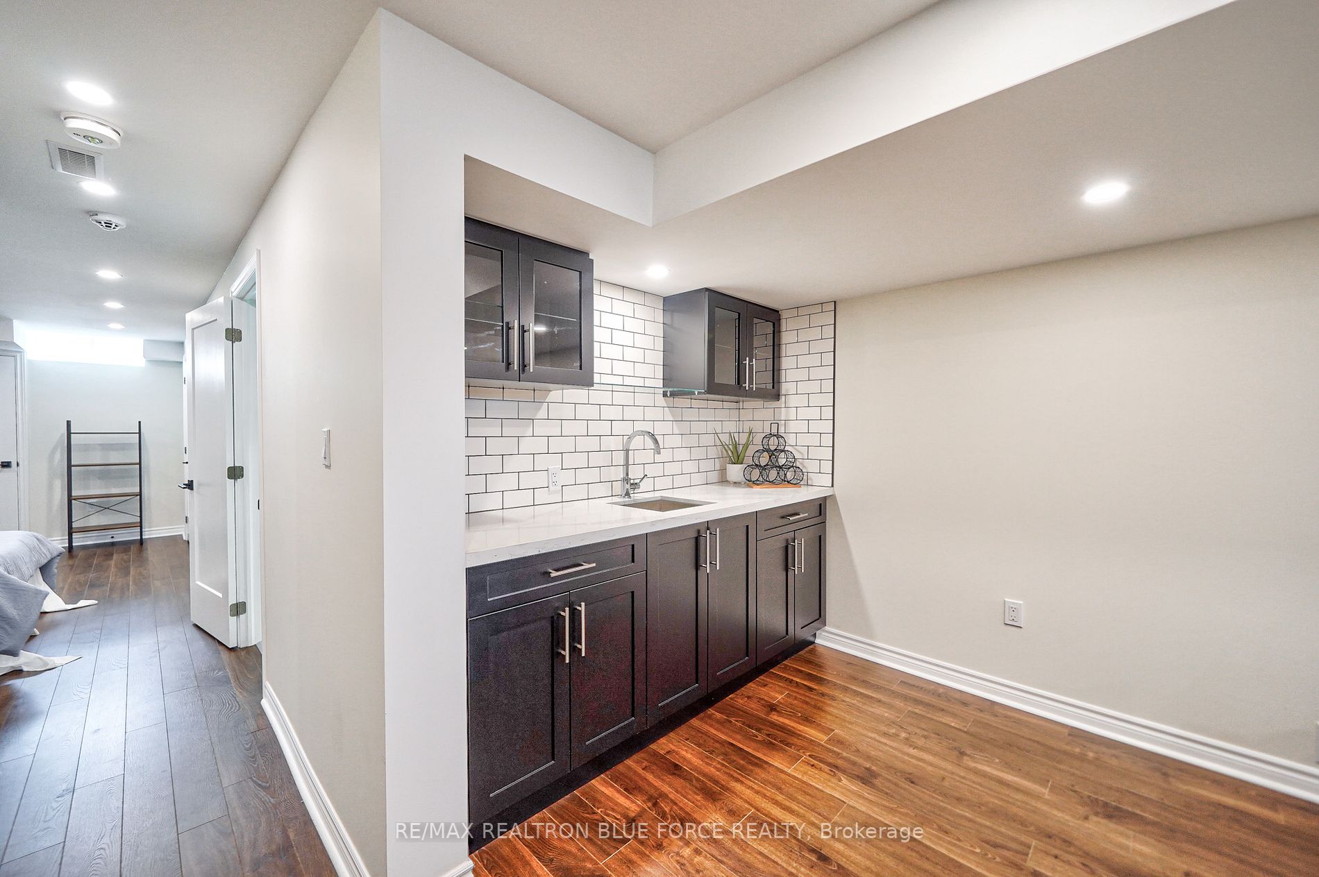2557 Canadian St