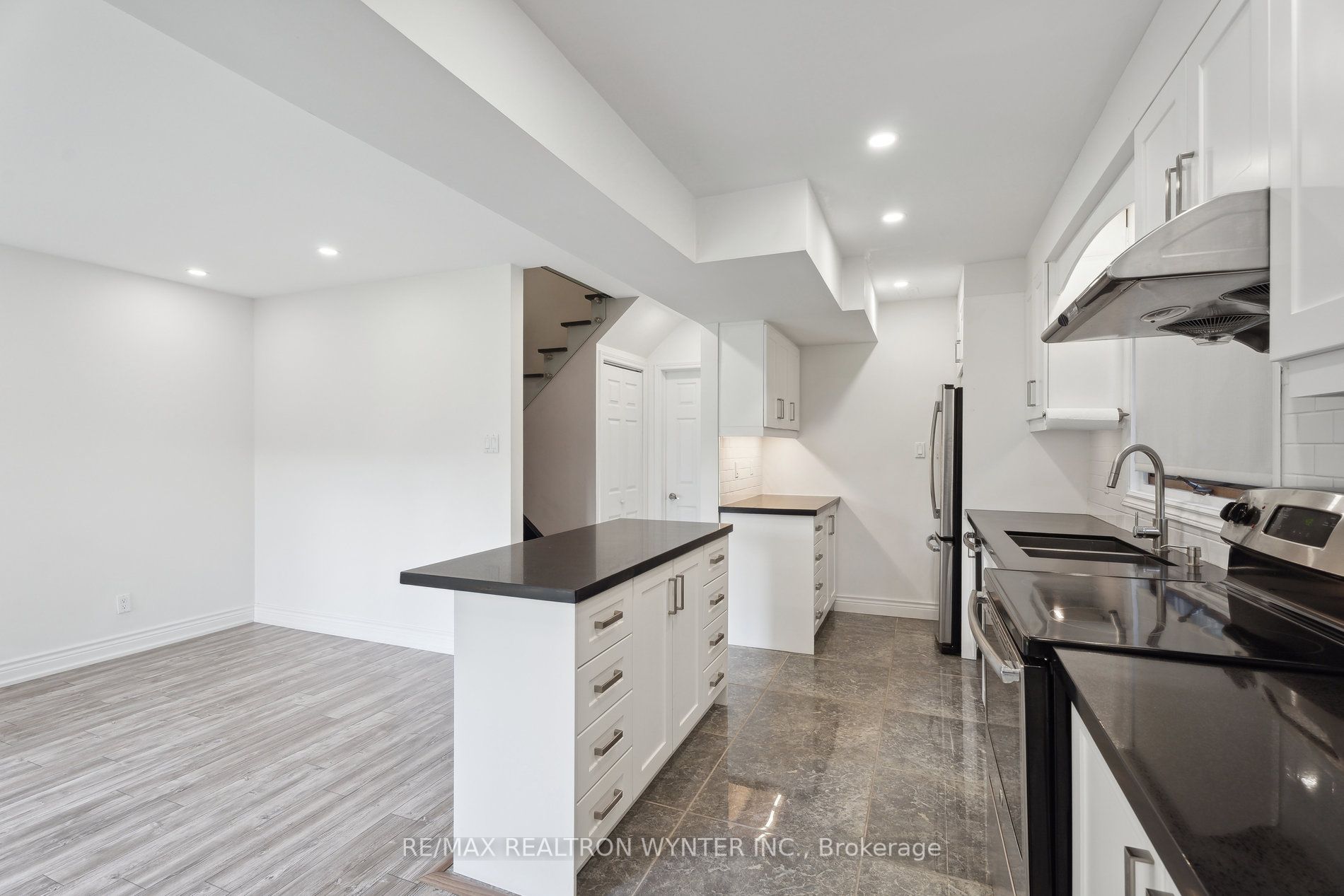 34 Munson Cres