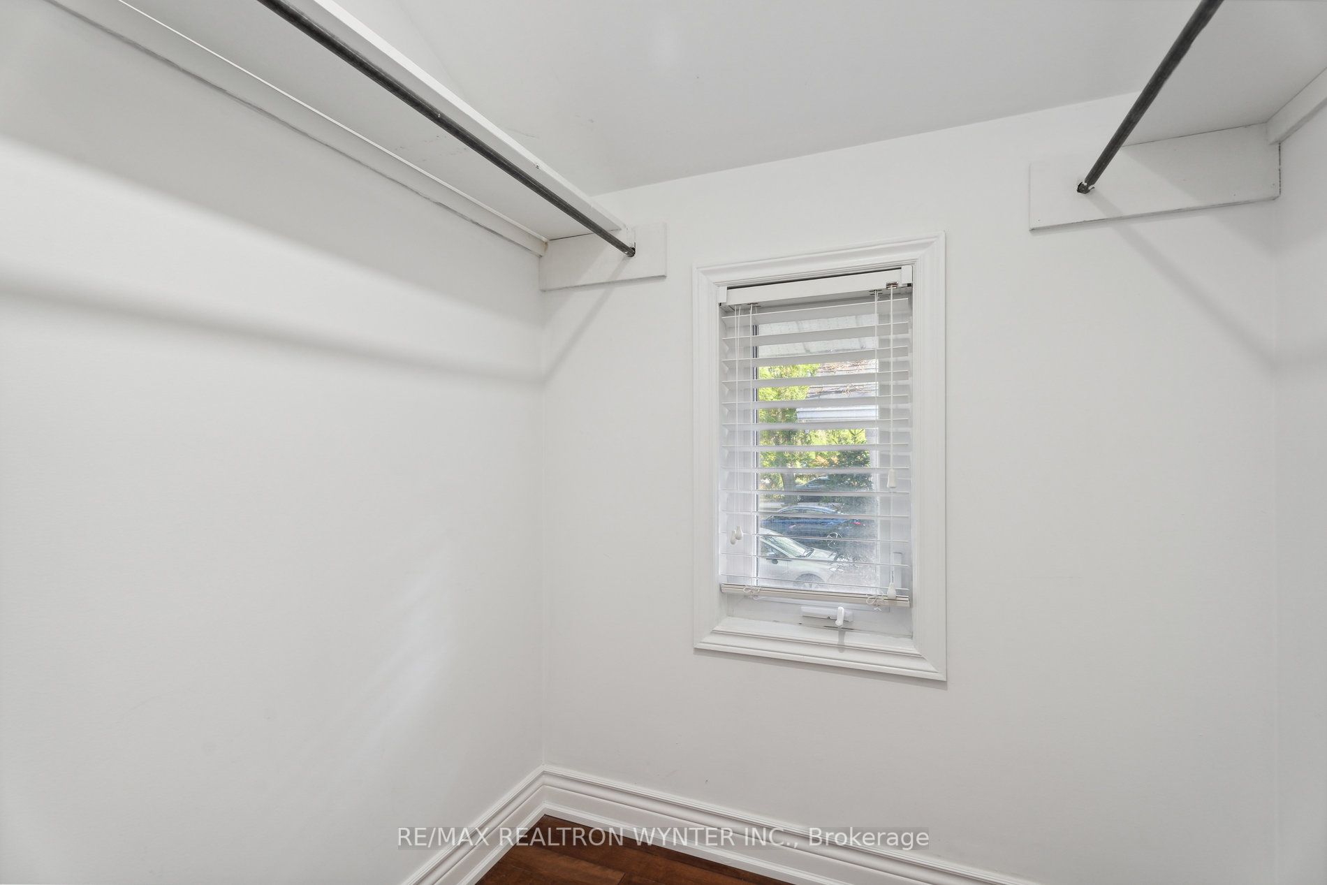 34 Munson Cres