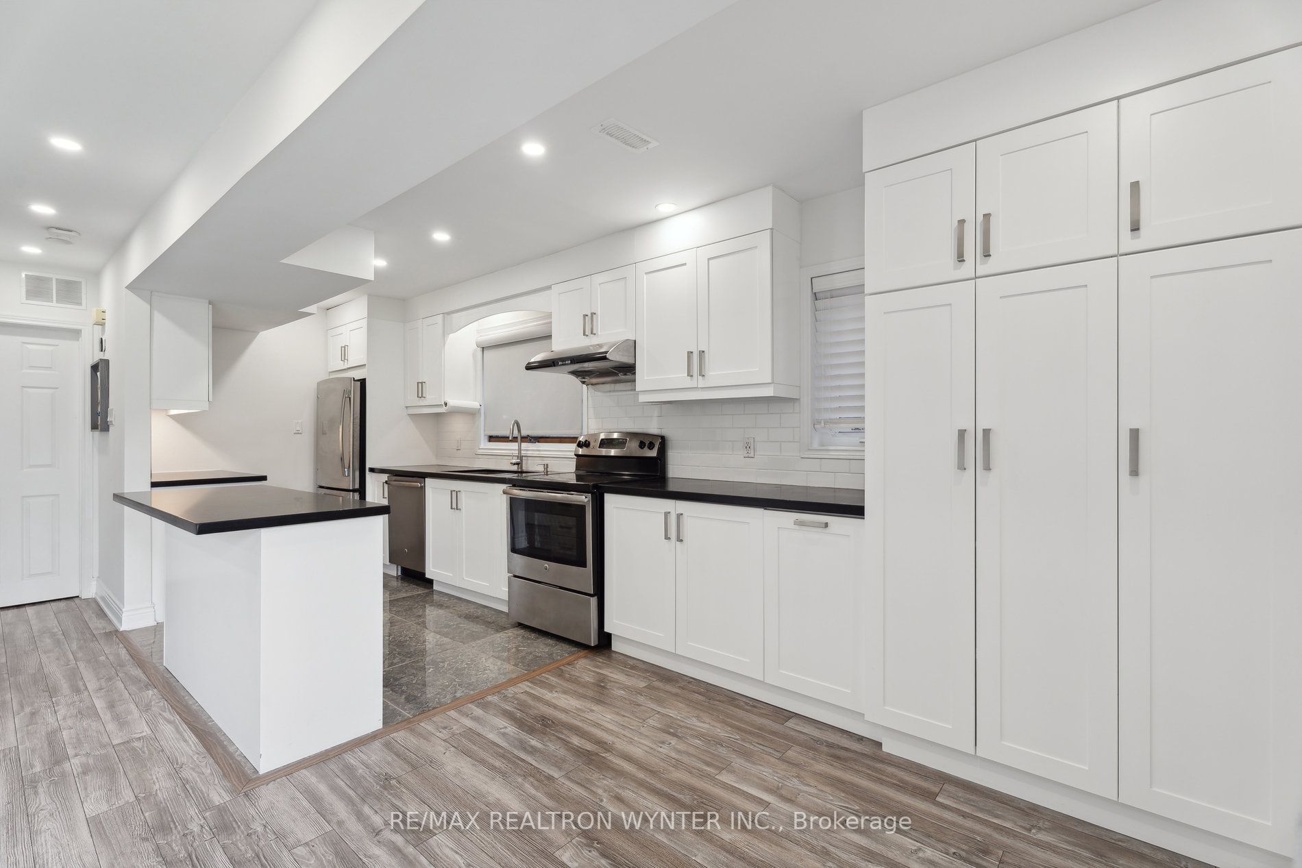 34 Munson Cres