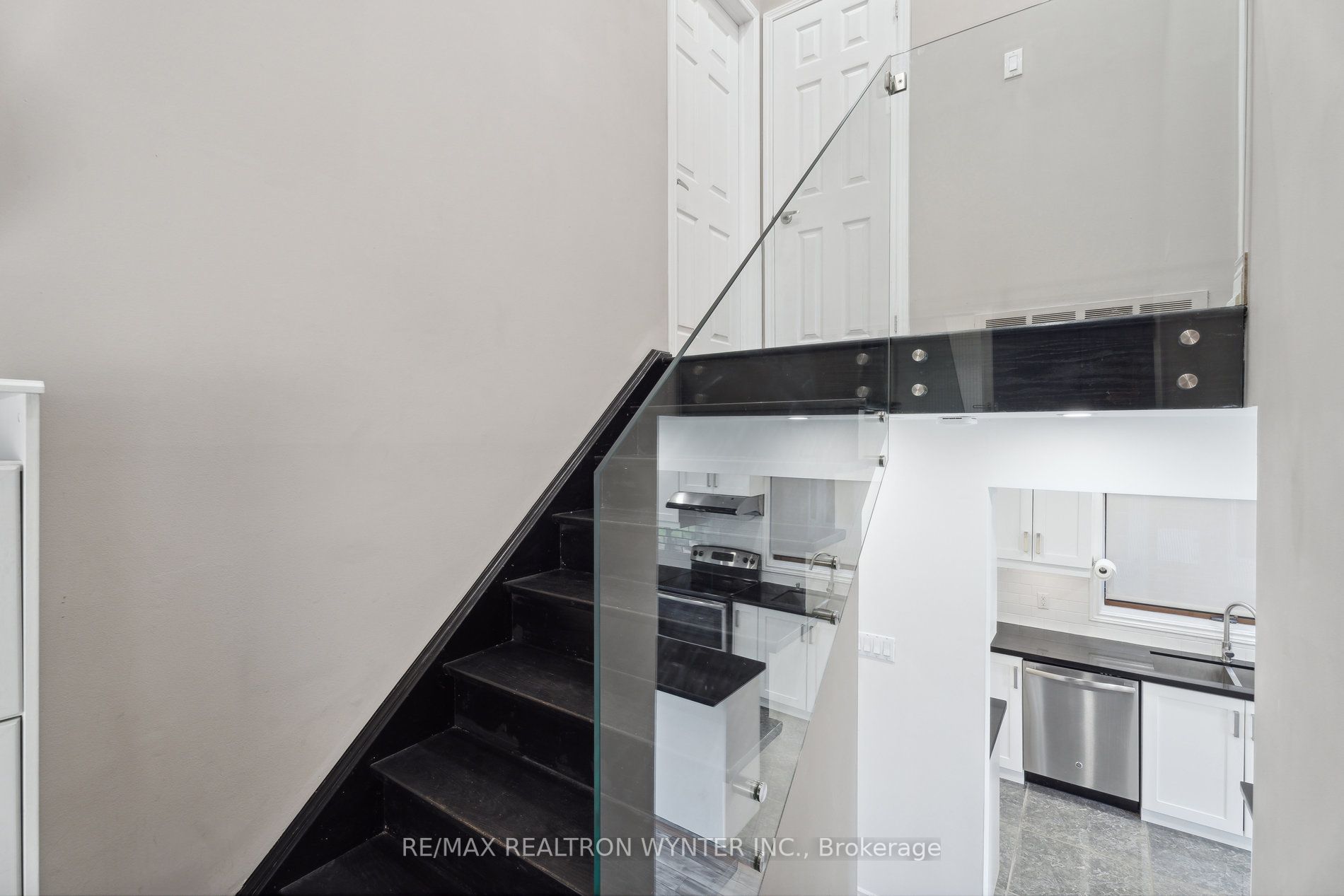 34 Munson Cres