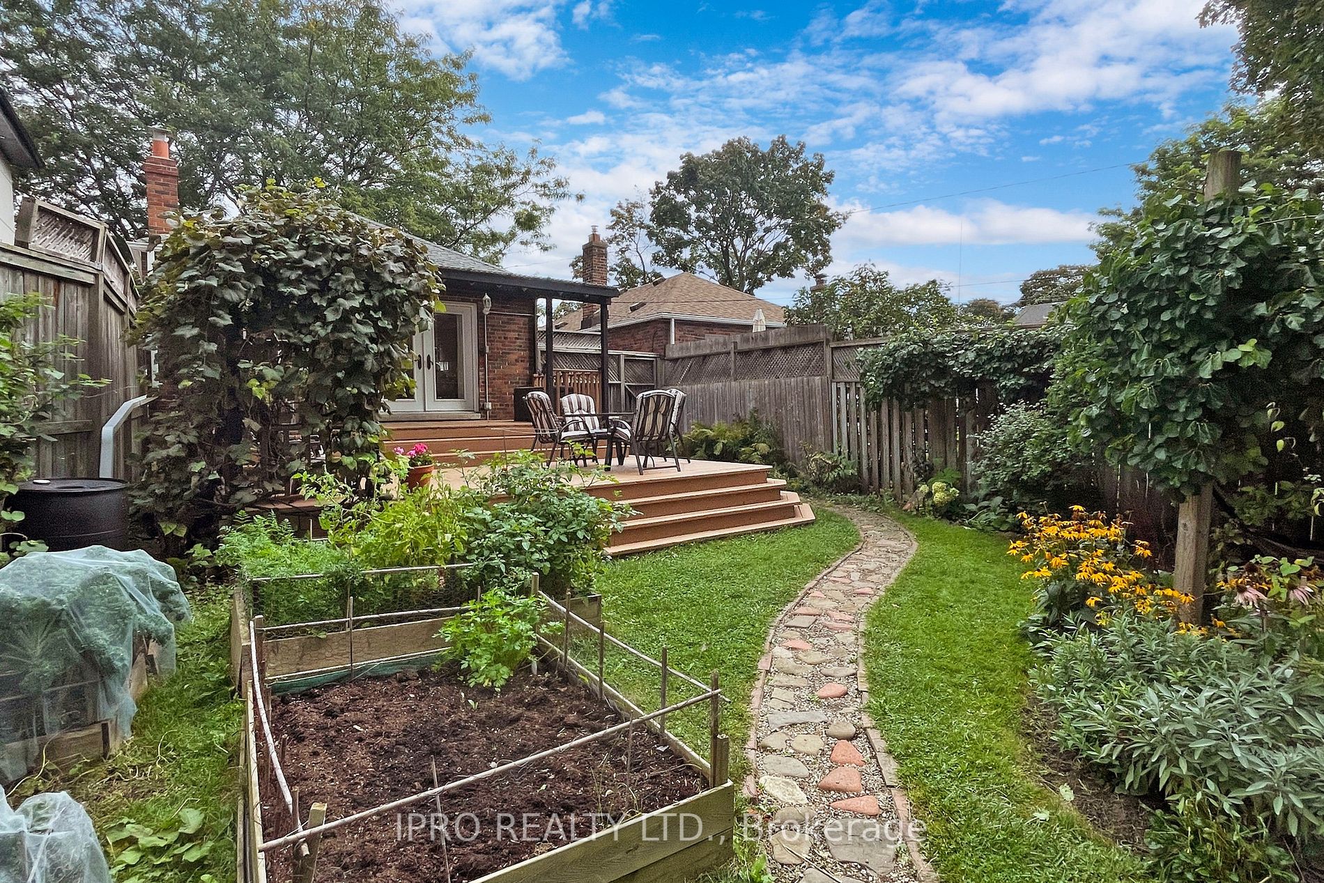 88 Manderley Dr