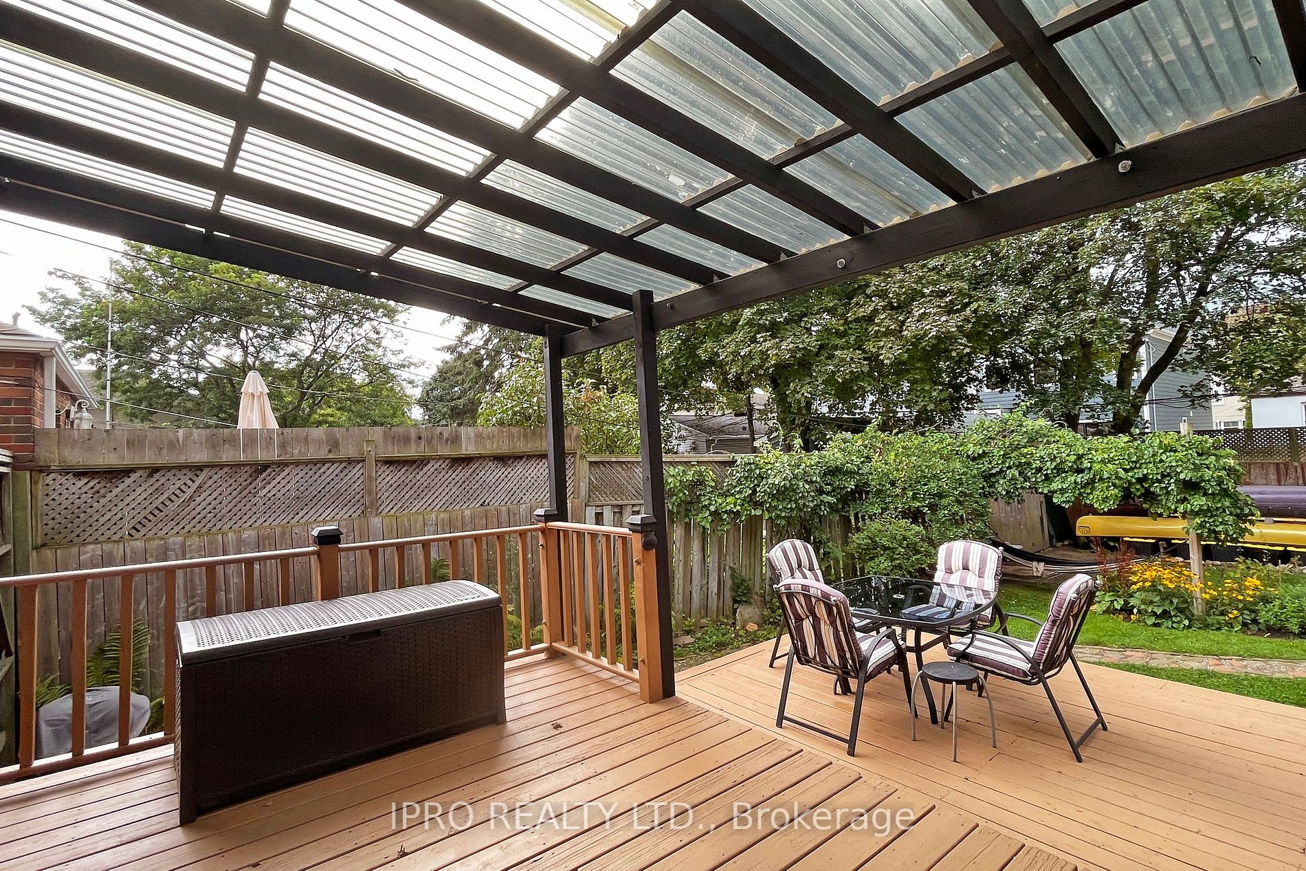 88 Manderley Dr
