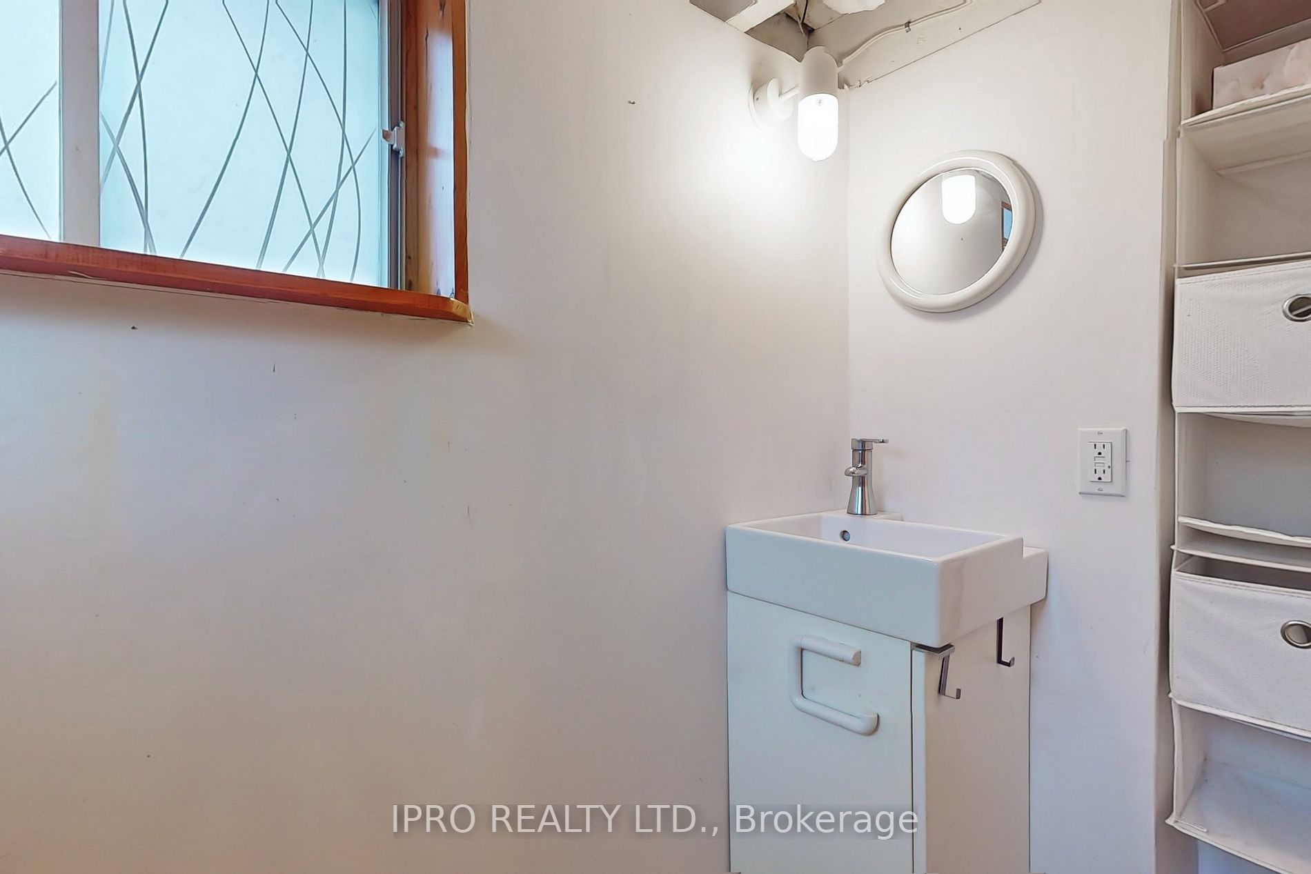 88 Manderley Dr
