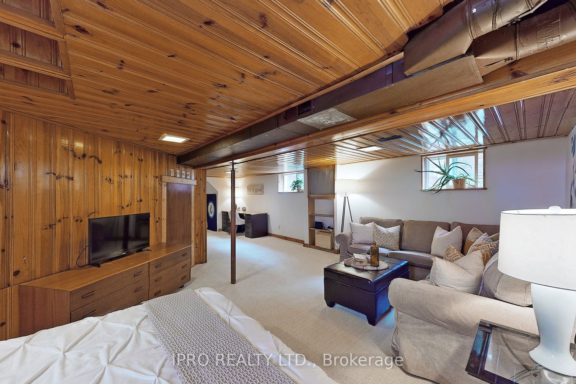 88 Manderley Dr