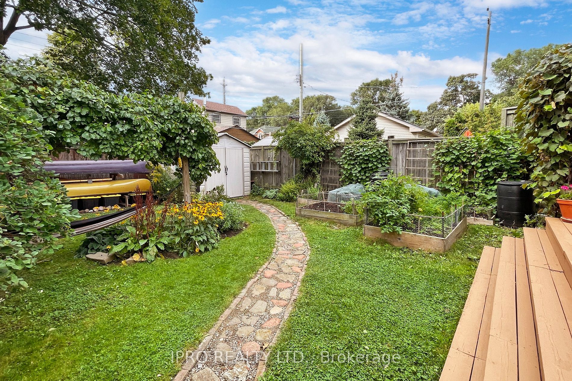 88 Manderley Dr