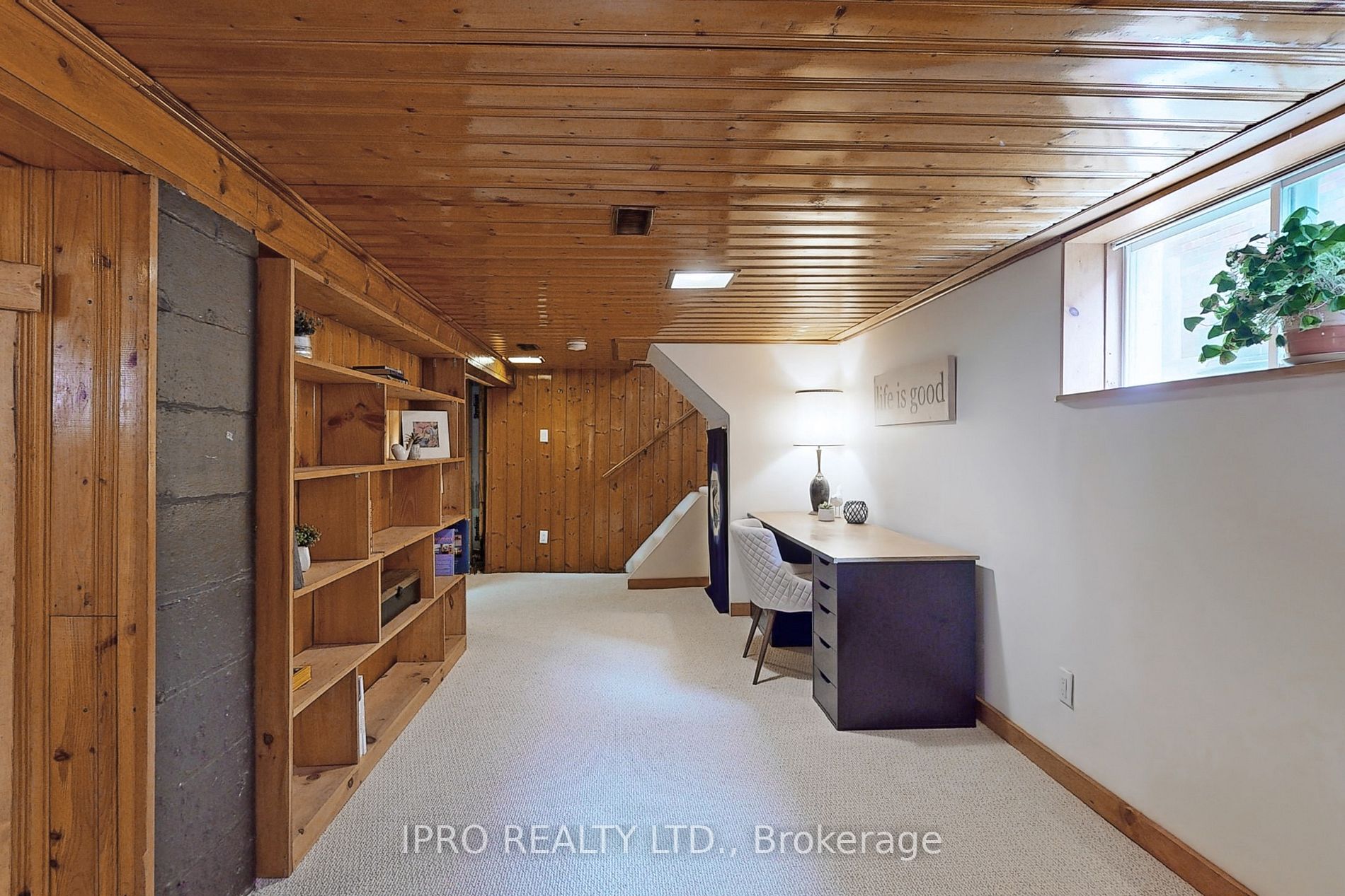 88 Manderley Dr