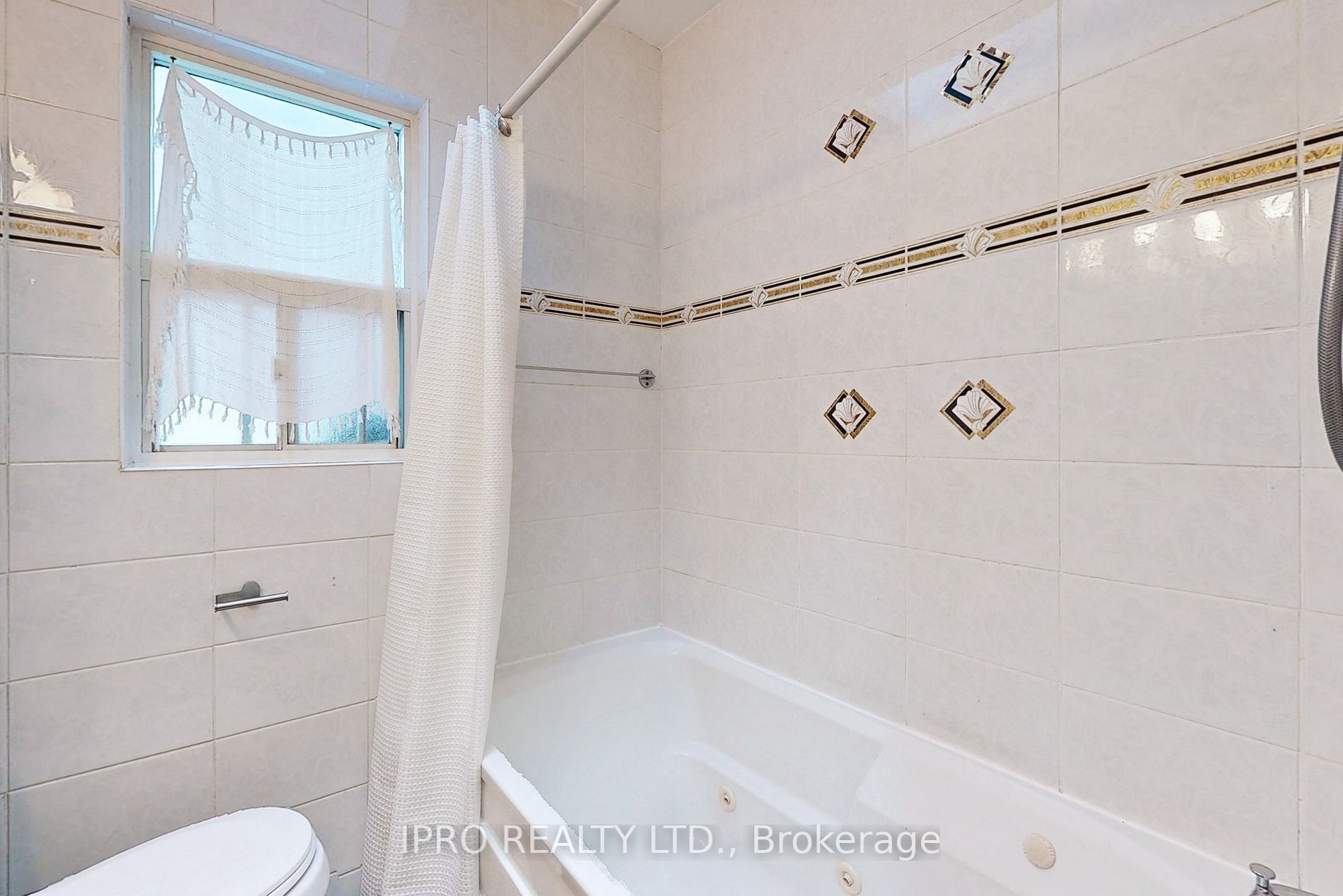 88 Manderley Dr