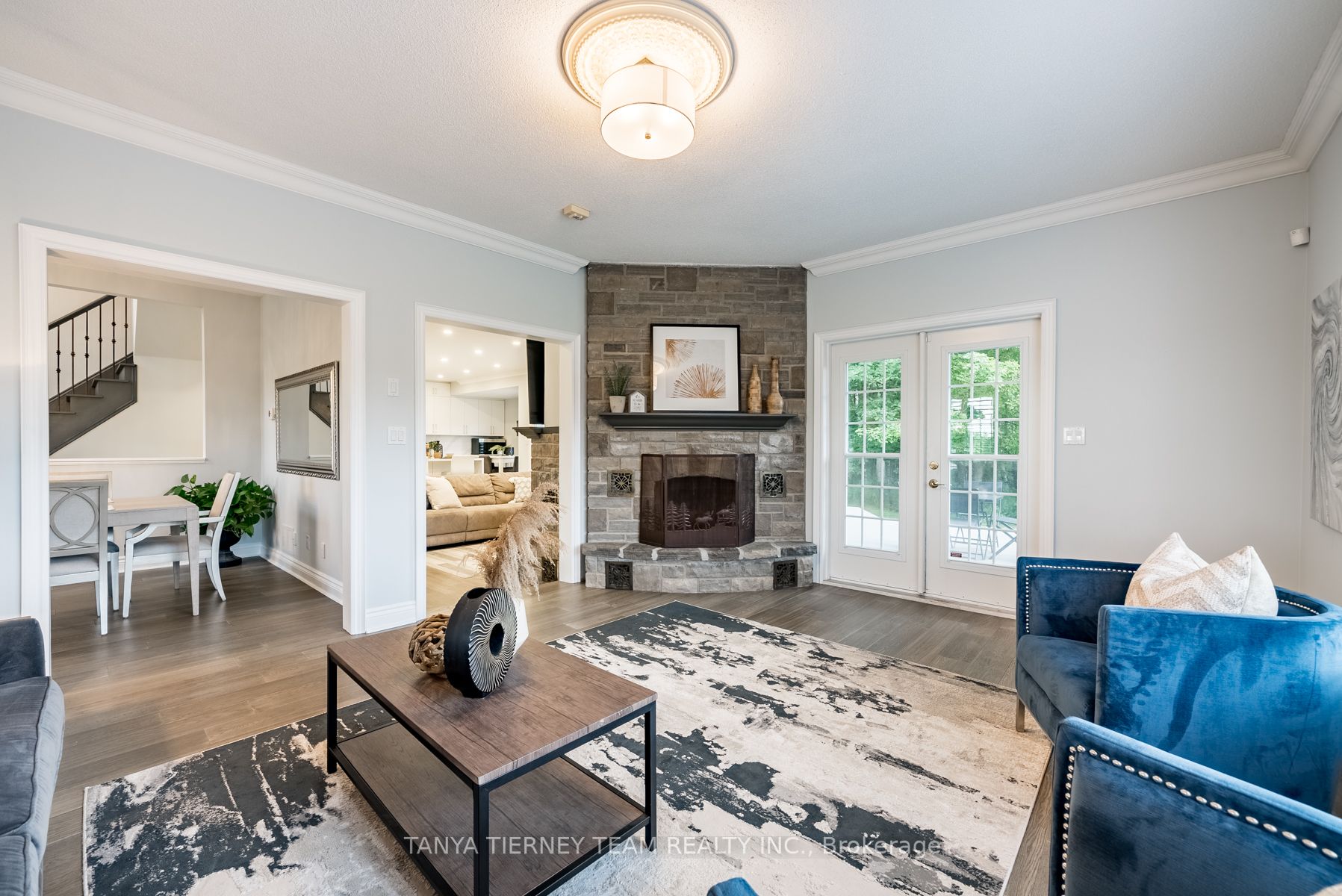 4 Woodbridge Circ