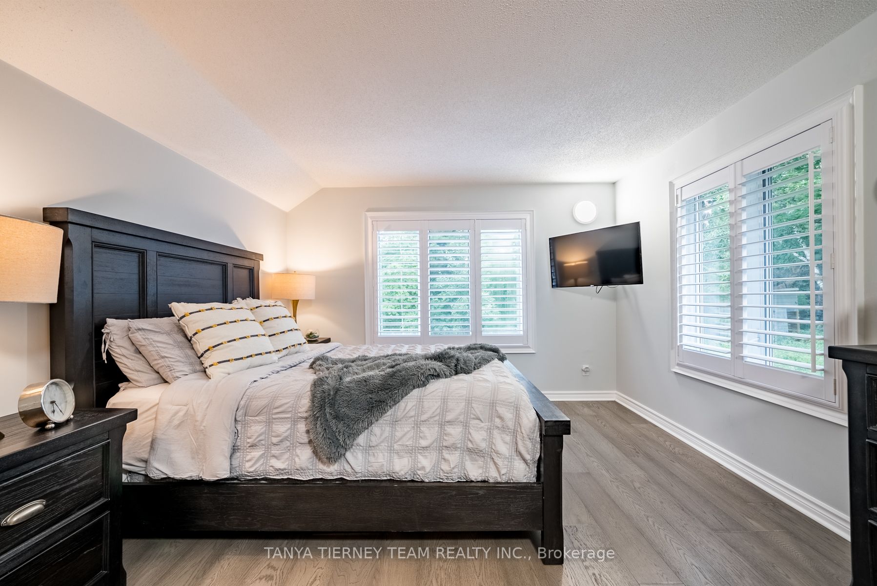 4 Woodbridge Circ