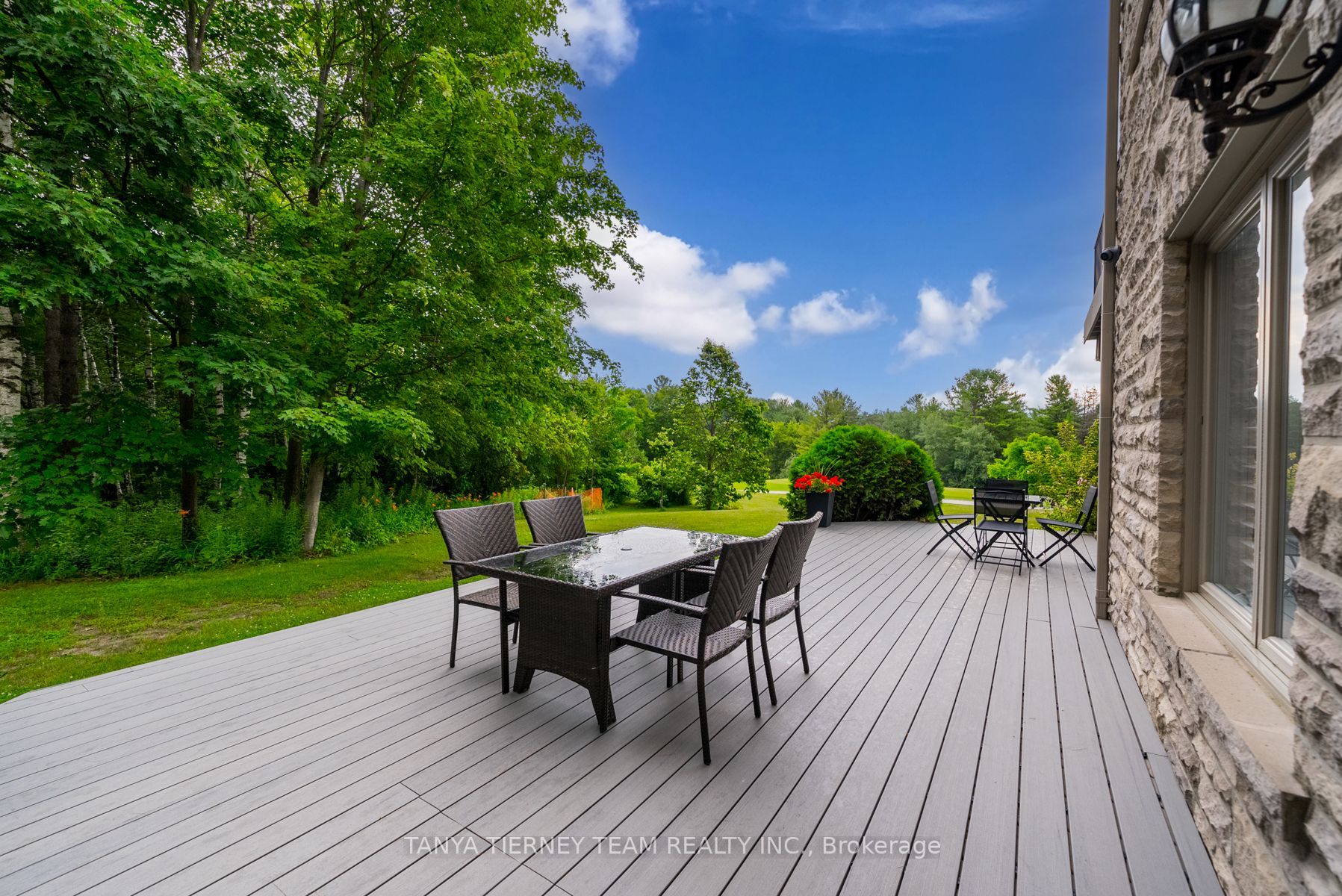 4 Woodbridge Circ