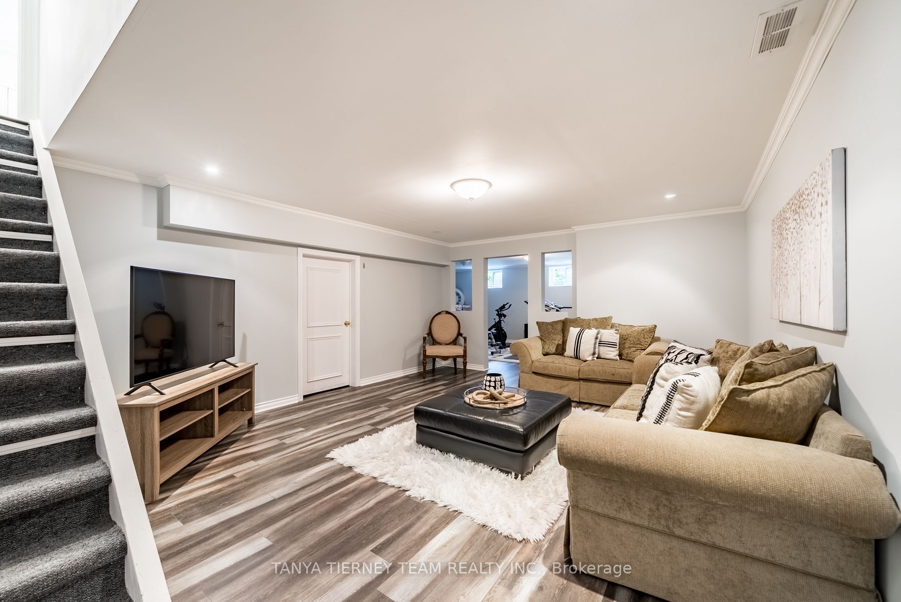4 Woodbridge Circ