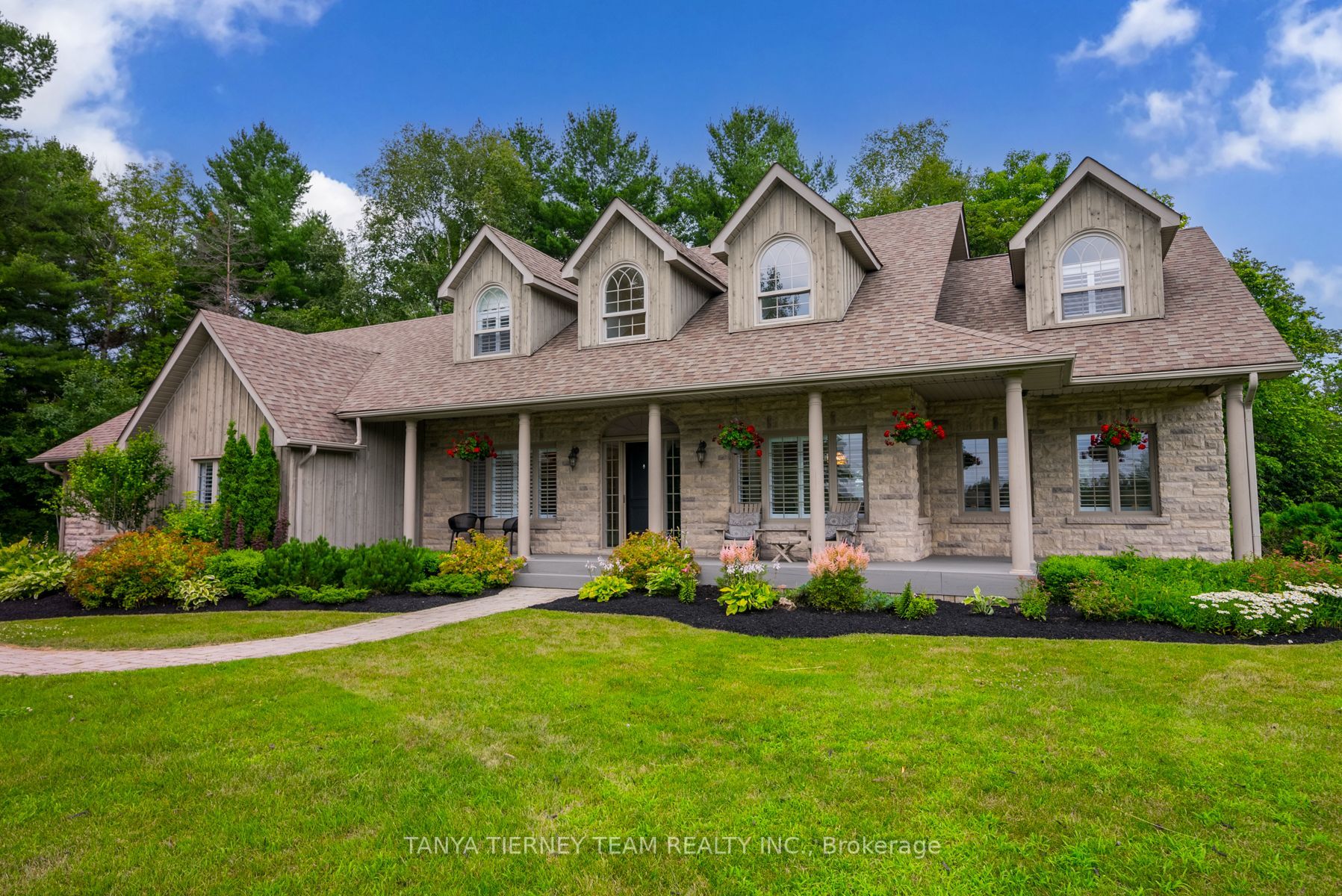 4 Woodbridge Circ