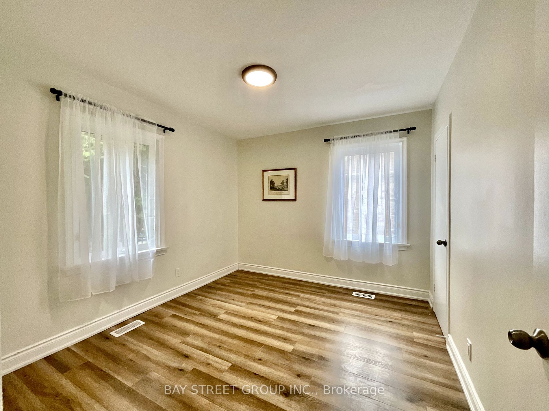 37 Bayard Avenue, #Main