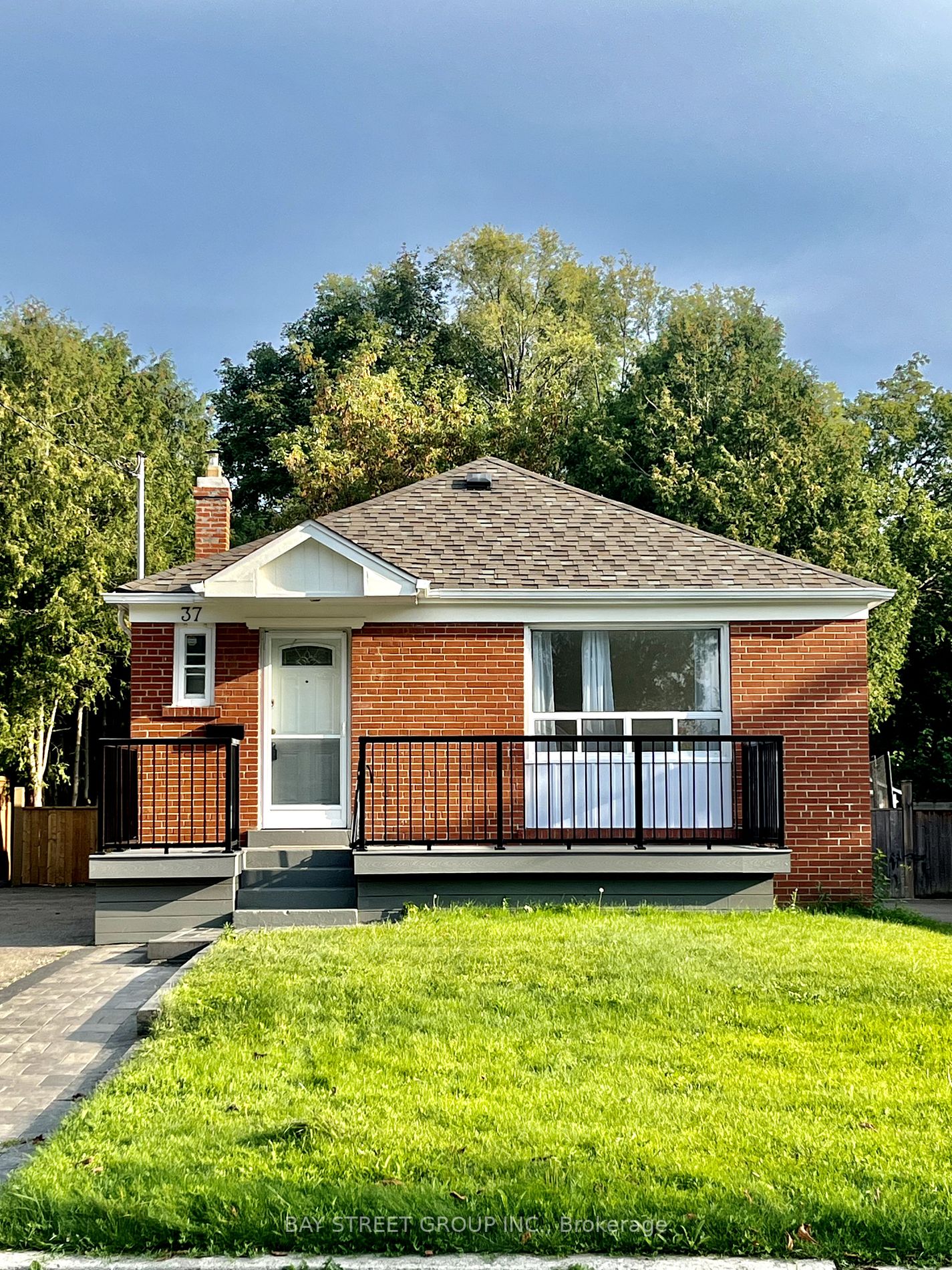 37 Bayard Avenue, #Main